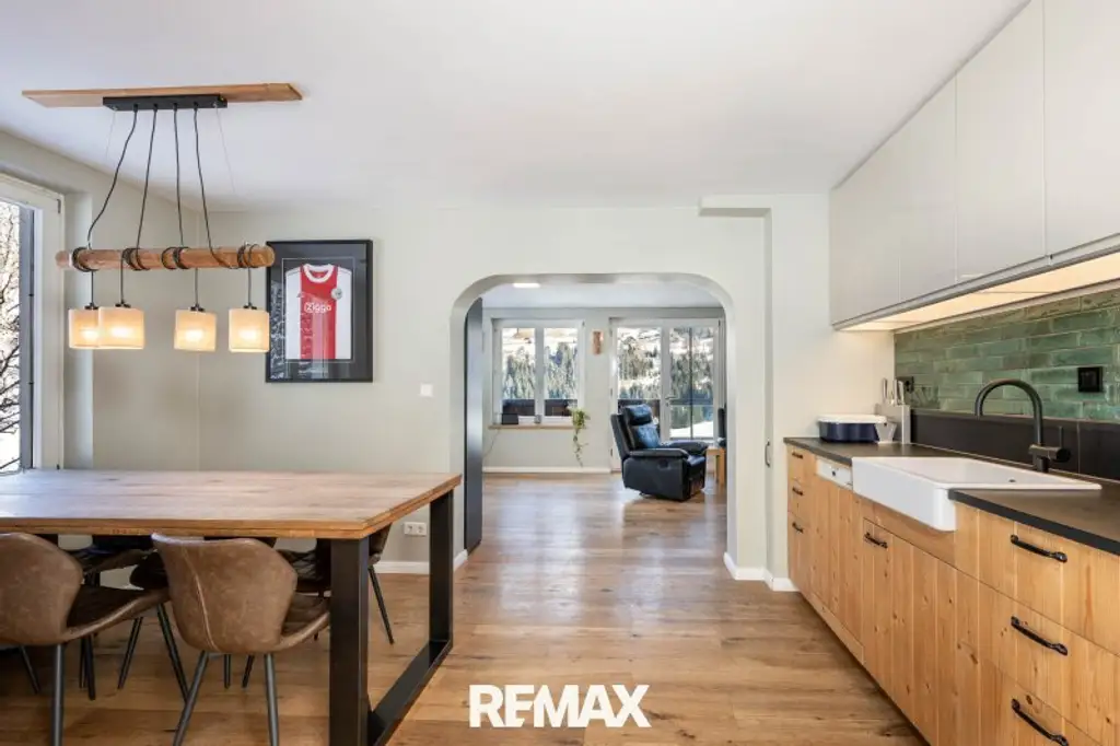 "Zukunft mit Aussicht" – Haus mit 4 Apartments und Eigentümerwohnung