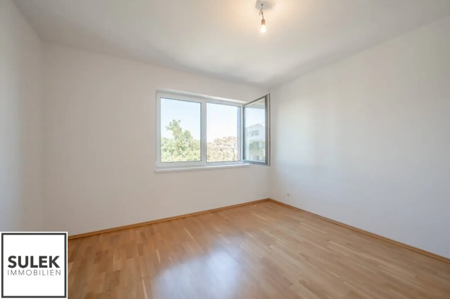 Schöne 3 Zimmer Wohnung mit Balkon im Herzen Döblings!