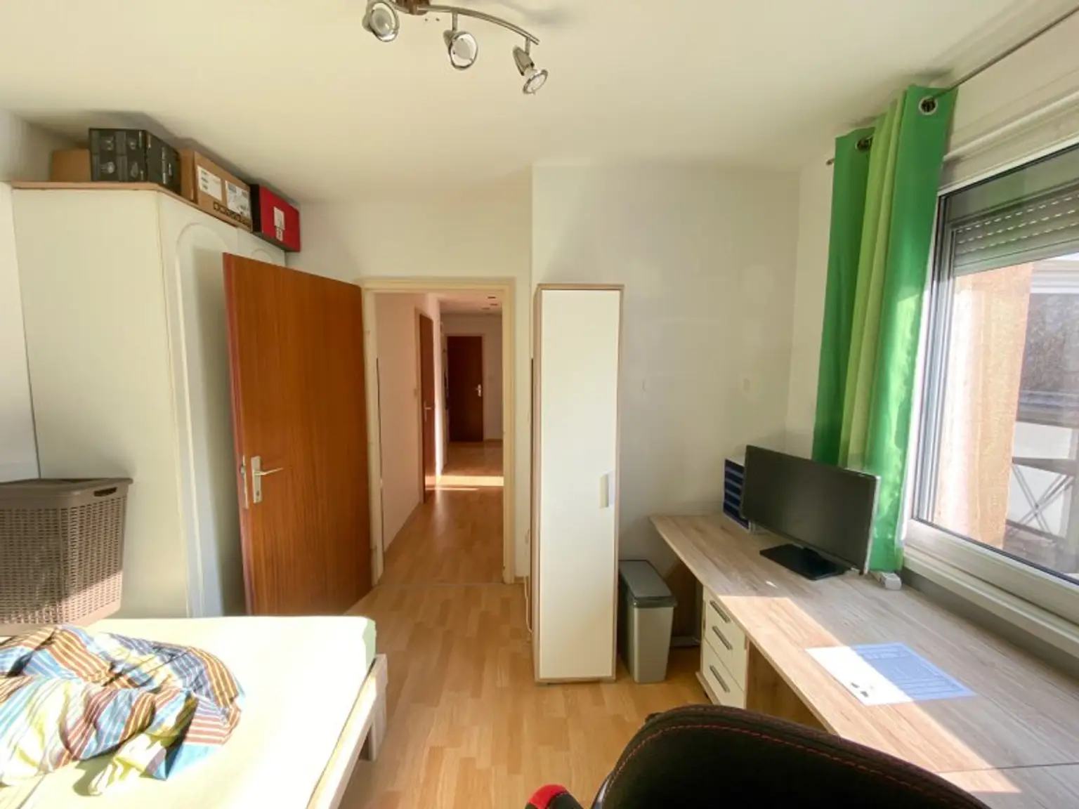 3er WG geeignet! 4-Zimmer Mietwohnung mit 5 m2 Terrasse! Inkl. Heizung und Warmwasser!
