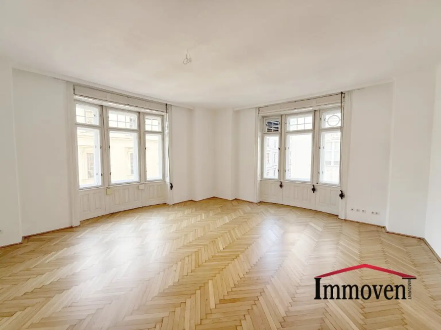 EXKLUSIVE LAGE:  Altbaubüro in der Weihburggasse!