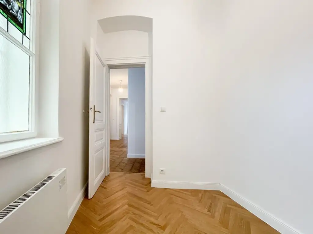 ALTBAU-TRAUM IN WÄHRING – 2,5 ZIMMER • LIFT KOMMT! • TOP LAGE HOFSTATTGASSE