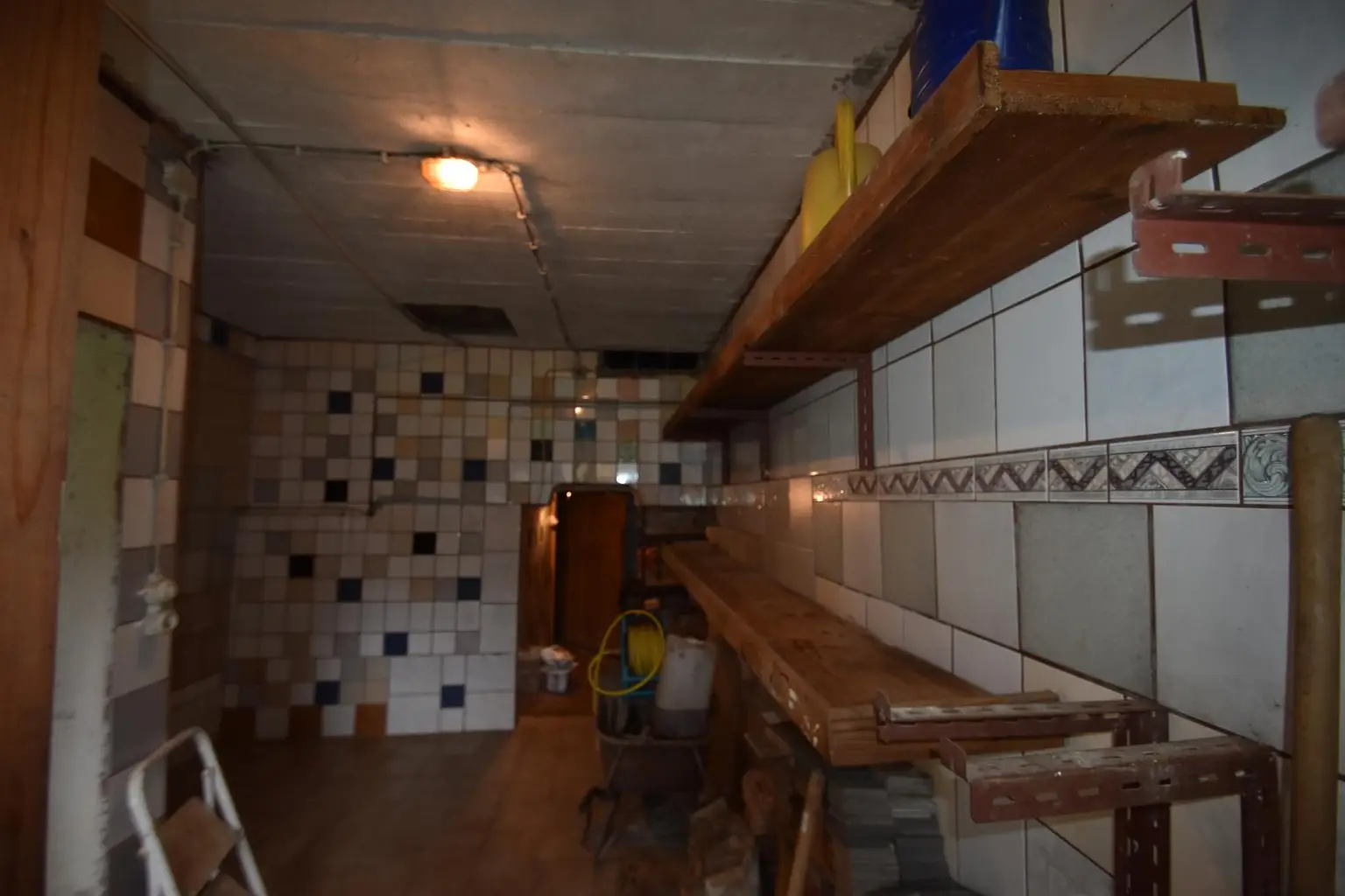 Wohnhaus mit großem Waldgrundstück