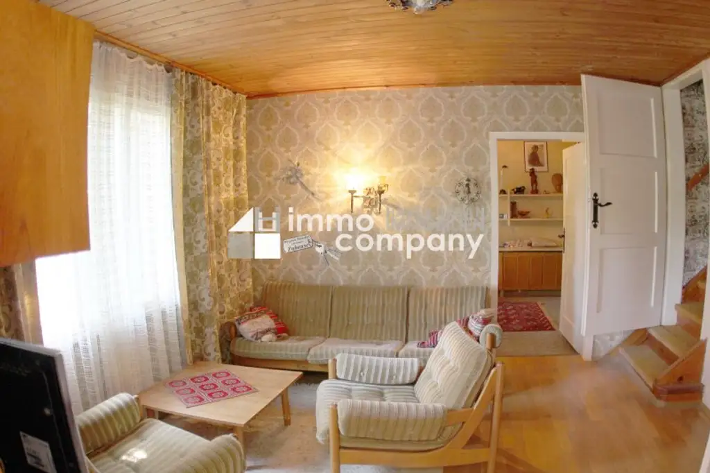 Renovierungsbedürftiges Landhaus mit Pool , Grundfläche 1.594 m² Renovierung und Schönheitsreparaturen sind erforderlich, dennoch sofort beziehbar!