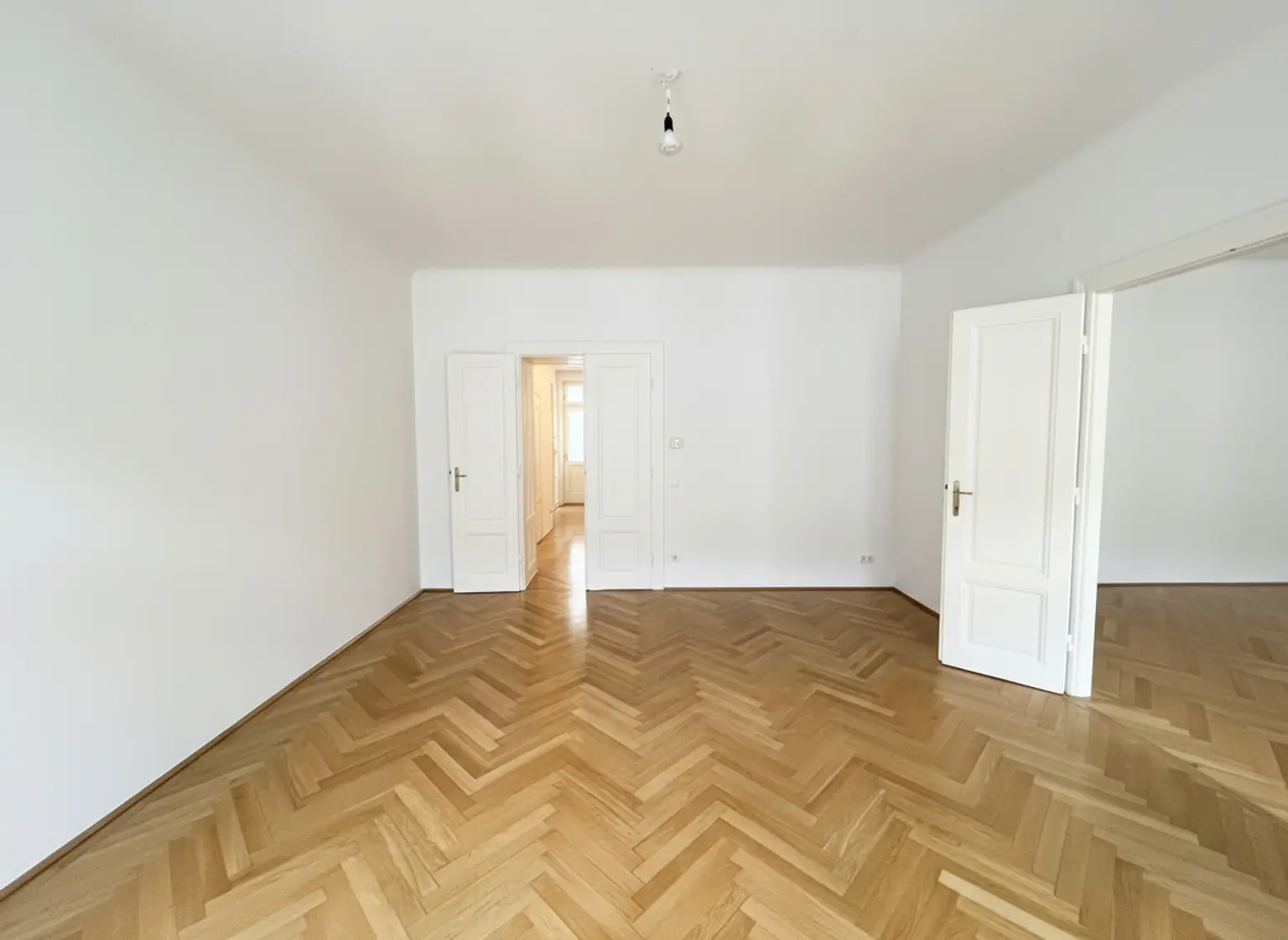 Unbefristet: Stilvolle, ruhige Stadtwohnung in zentraler Lage