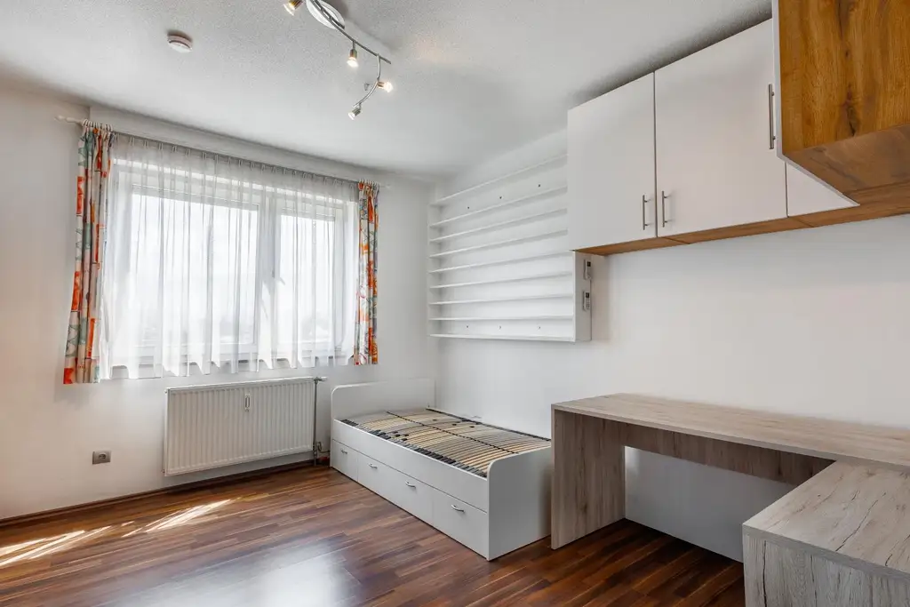 Komfortable 3-Zimmer-Wohnung mit Balkon, Tiefgarage und Klimaanlage