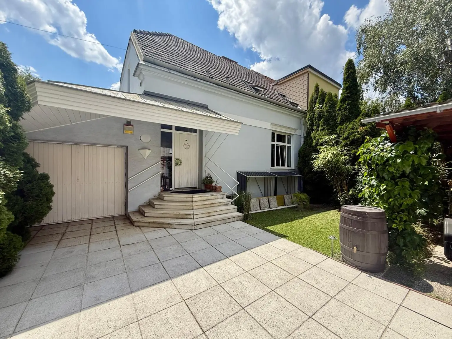 Stilvolles Einfamilienhaus mit Indoor-Pool, Sauna & Garten