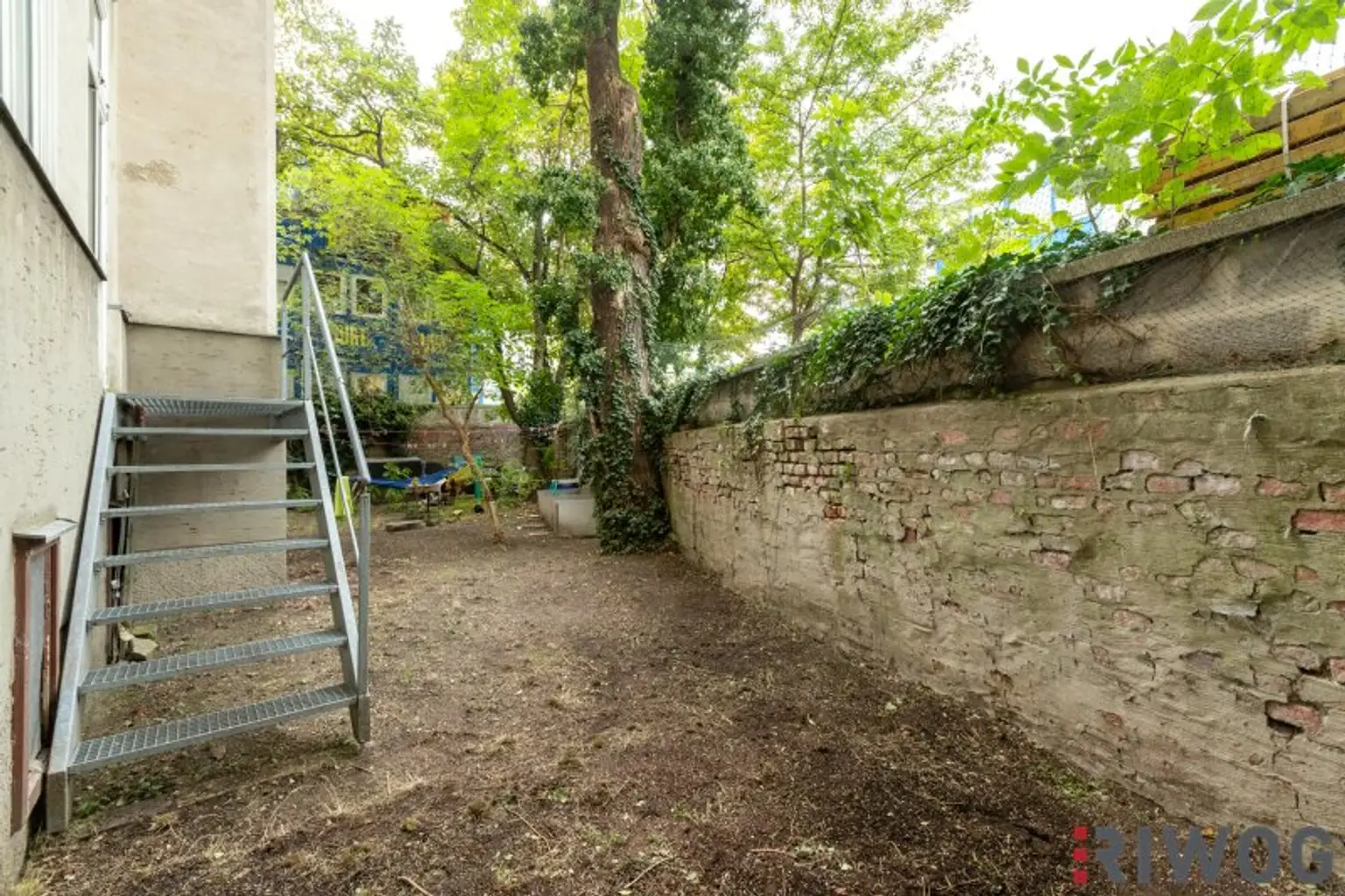 GARTENWOHNUNG NÄHE 1. BEZIRK, DONAUKANAL UND AUGARTEN | Komplett hofseitig | Sanierungsbedürftig | Rembrandtstraße