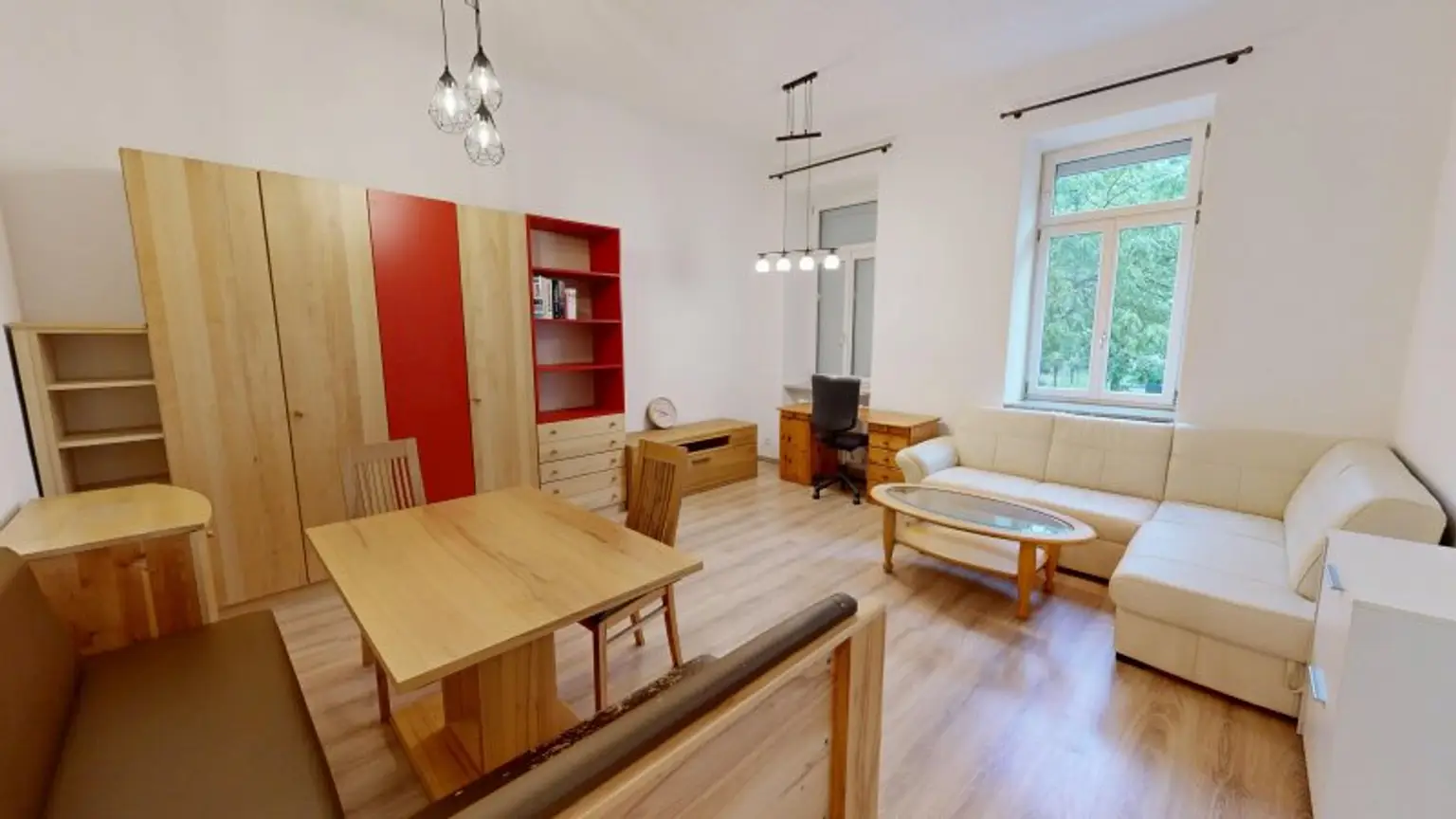 Der Traum einer jeden Frau - 2-Zimmer Altbauwohnung mit begehbarem Kleiderschrank