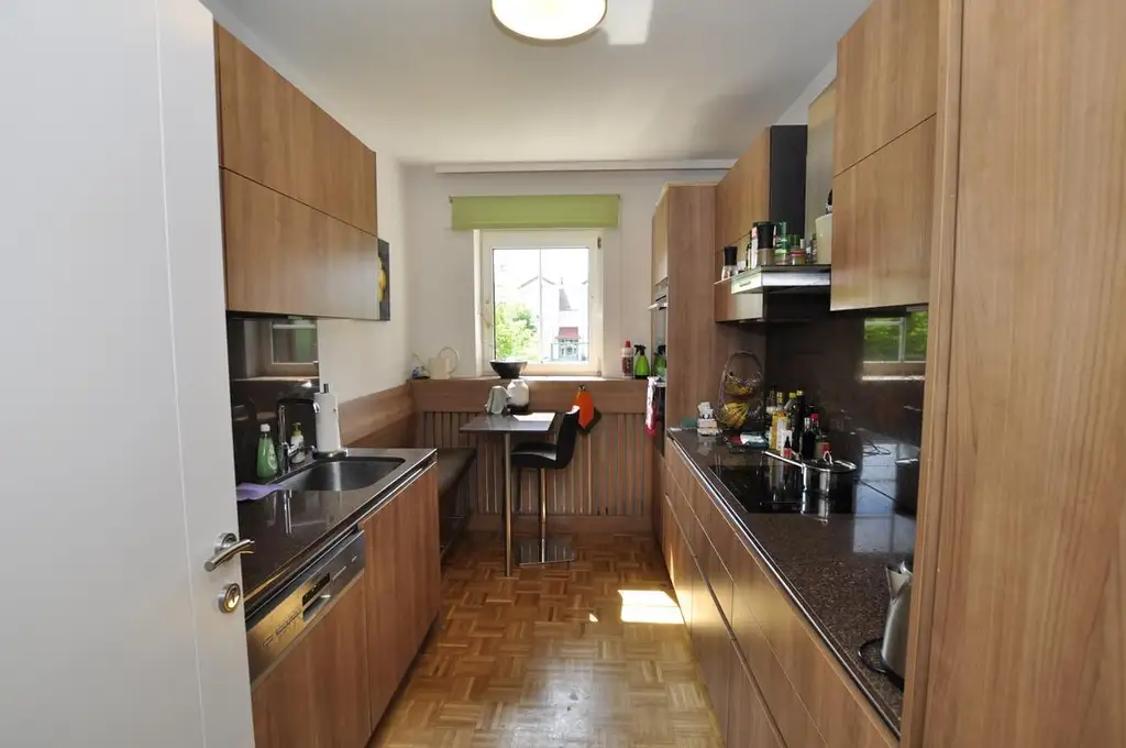 Sonnige 3-Zimmer-Wohnung im 1. Stock mit großer Loggia und Einzelgarage