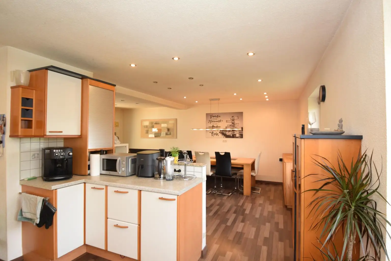 Geräumiges Haus mit Garten und Pool