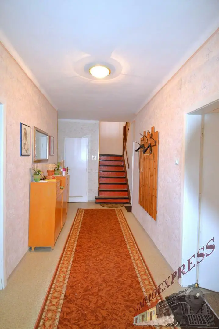 Ein-/ Zweifamilienhaus auf 1.490 m² mit Einliegerwohnung und Garage - Sackgasse