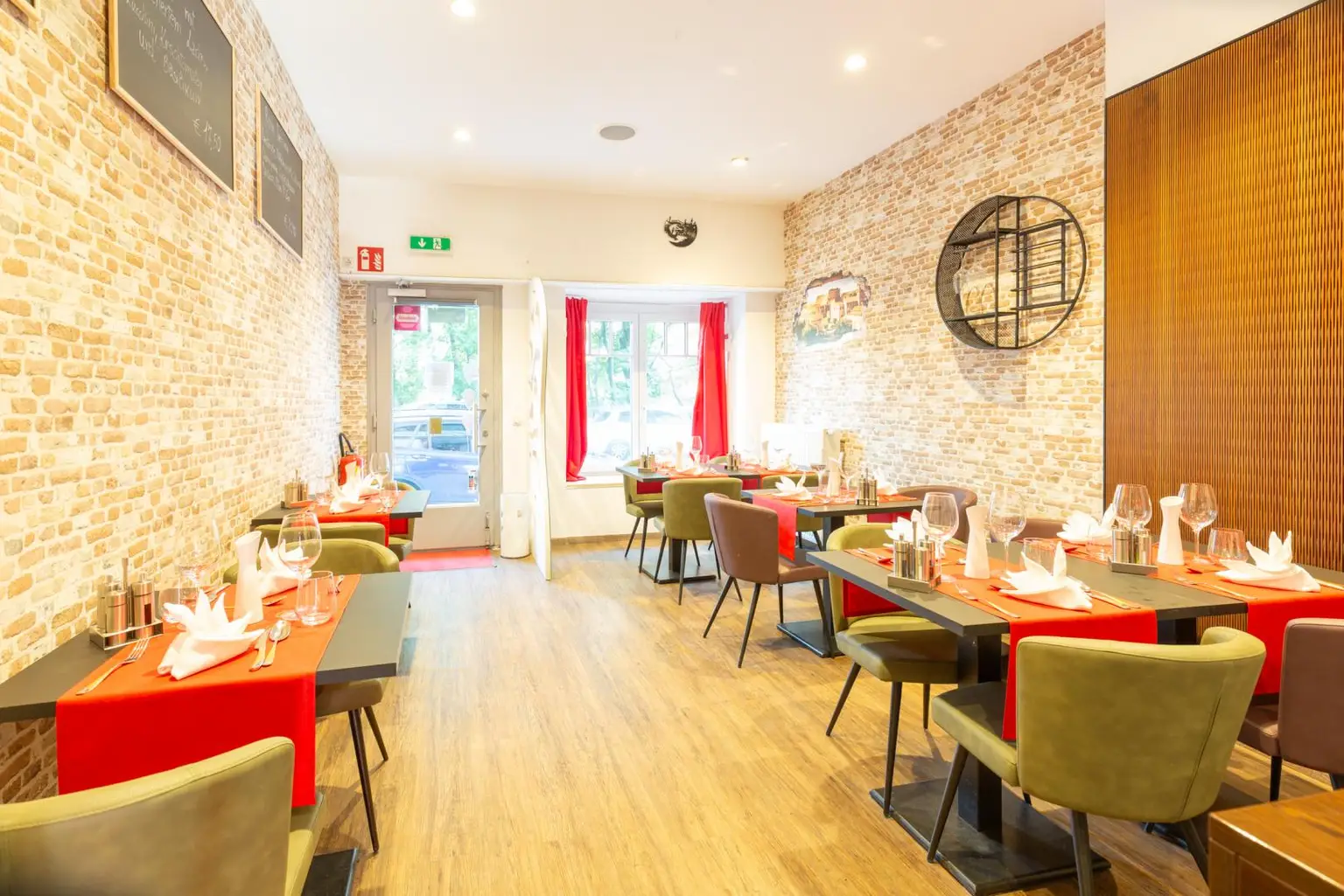 Gastro-Highlight am Grieskai: Stilvolles Restaurant mit Inventar & Potenzial