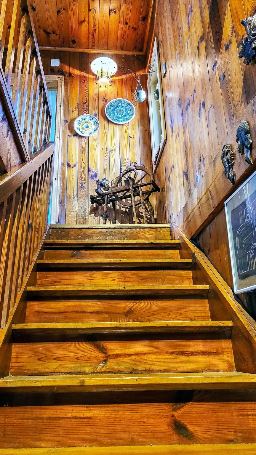 Holztreppe in Haus 1
