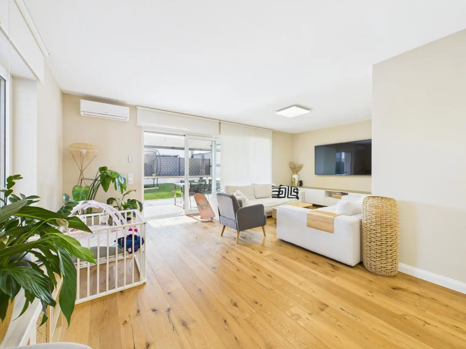 Exklusives Neubauhaus in Marchtrenk – stilvolles Wohnen mit modernster Technik & traumhaftem Garten samt Wellnessbereich