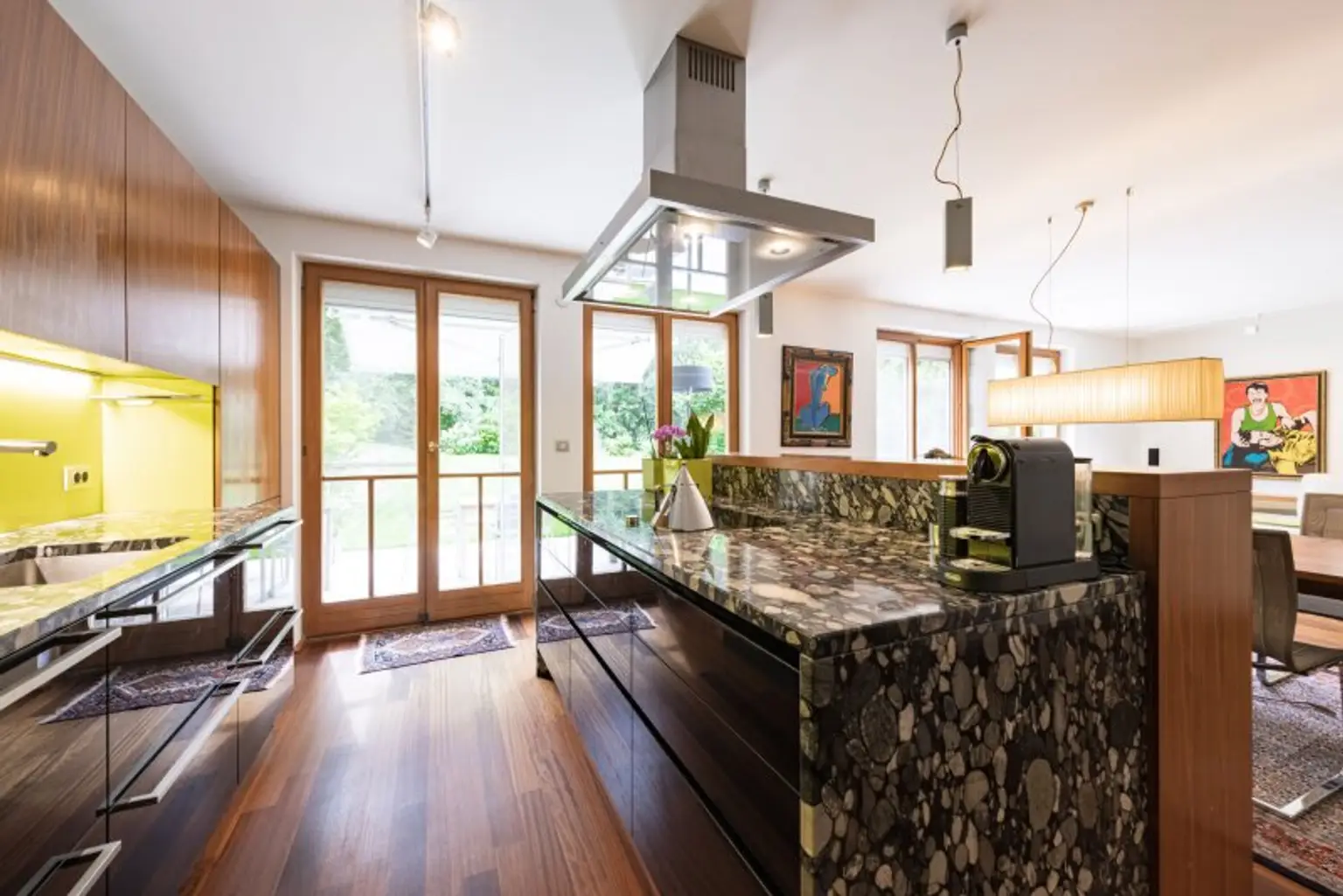 PURE ENTSPANNUNG! Riesiger Garten mit Blick ins Grüne I auch ideal f. gewerbliche Nutzung I Garage I Alarmanlage I