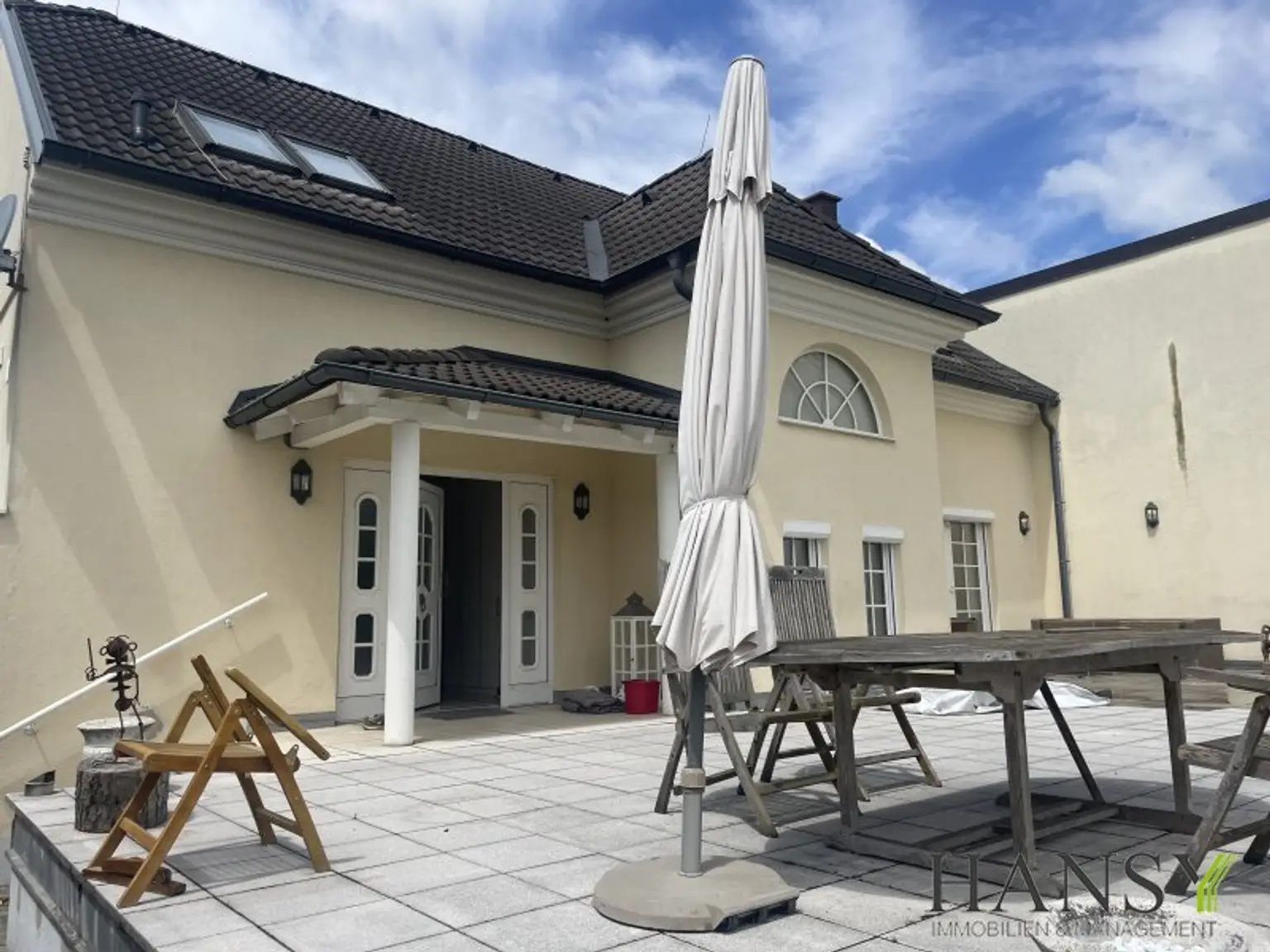 Traum Stilvilla in Tribuswinkel: Modernisiert mit Garten, Garage & 5 Zimmern!