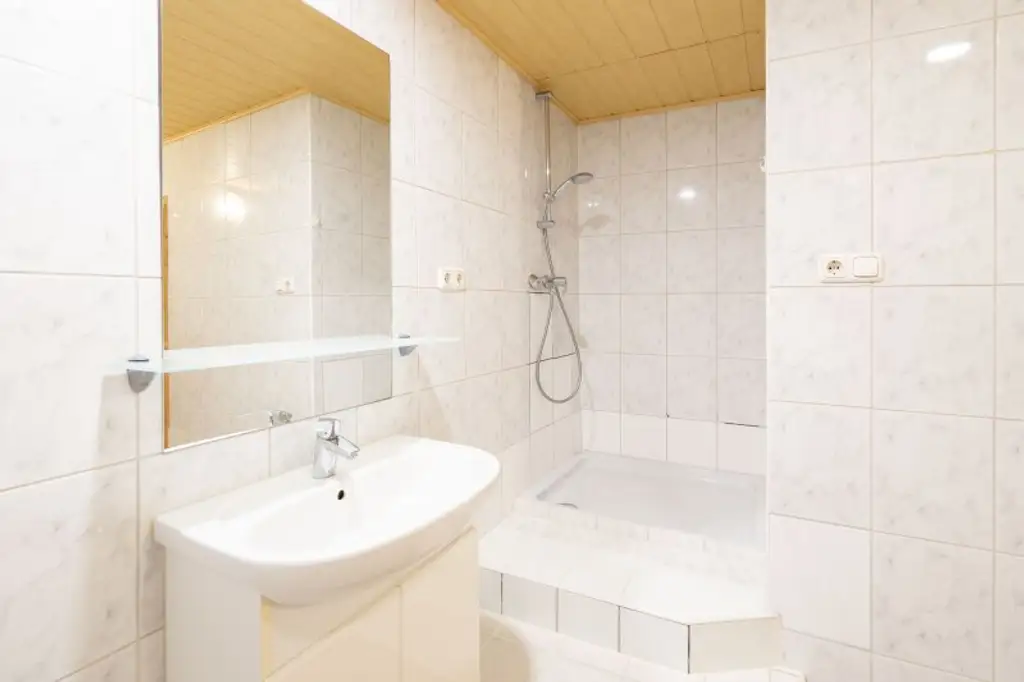 Neuhofen an der Krems, Haus mit Kleinwohnungen und Zimmer zu kaufen! PROVISIONSFREI