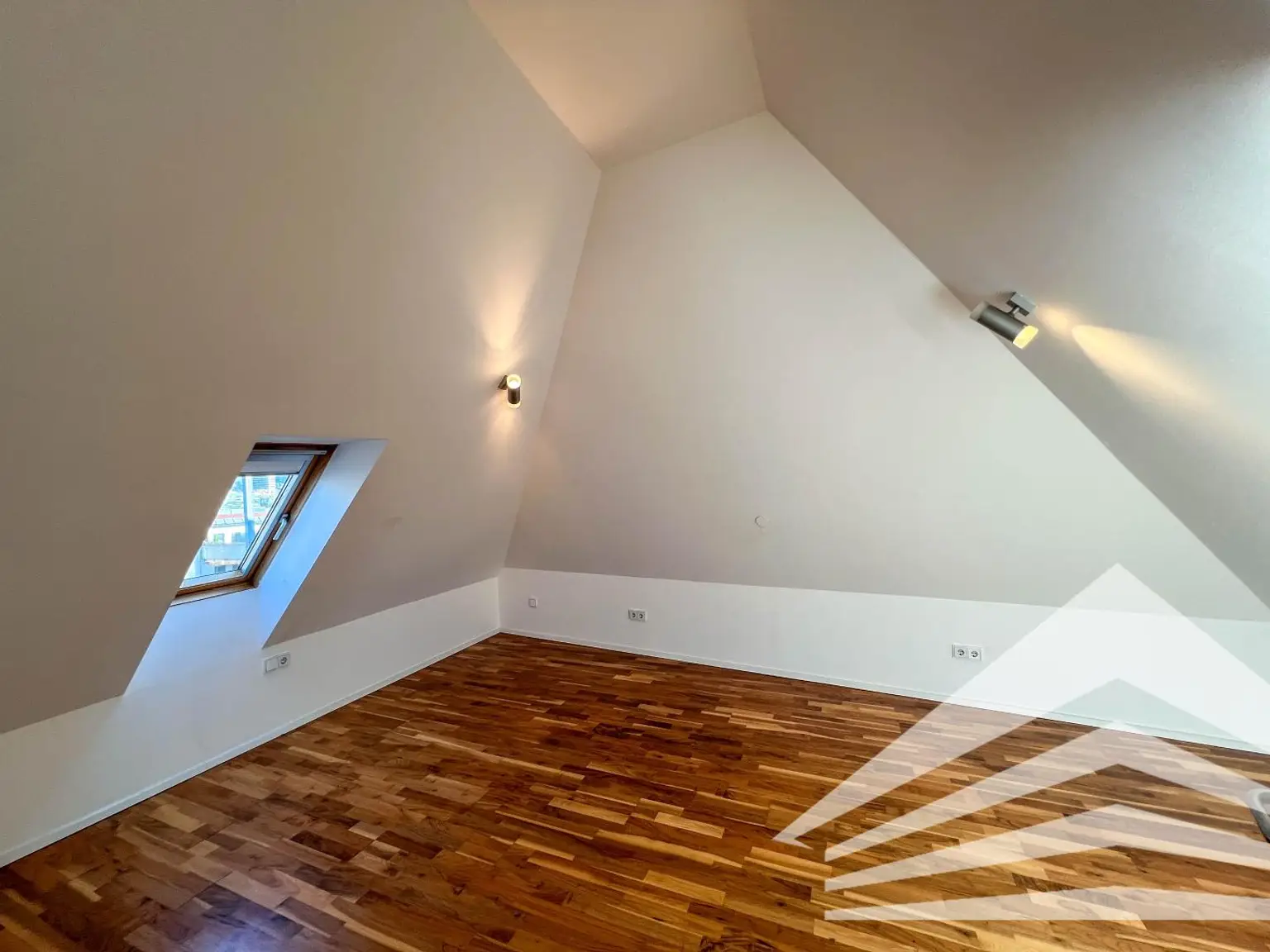 2 Zimmer Penthousewohnung mit Terrasse in Bestlage am Tummelplatz!