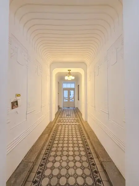 3-Zimmer-Altbauwohnung mit Flügeltüren in 1040 Wien – kein Aufzug