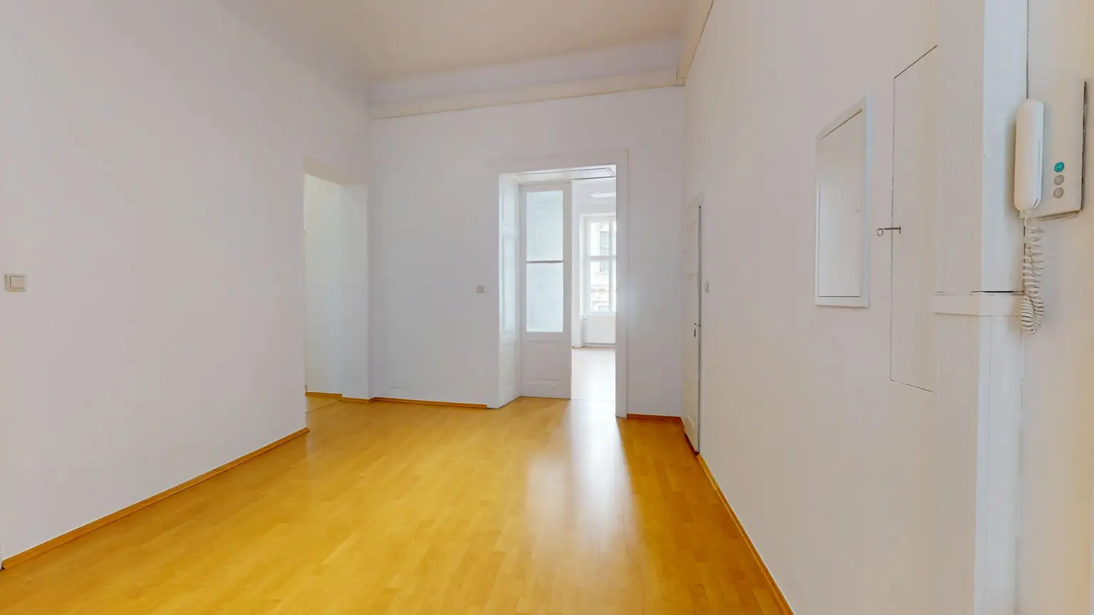 Elisabethstraße: Büroräumlichkeiten in repräsentativem  Altbau - EDV-Verkabelung - U2/U3-Anbindung - Burggarten Nähe