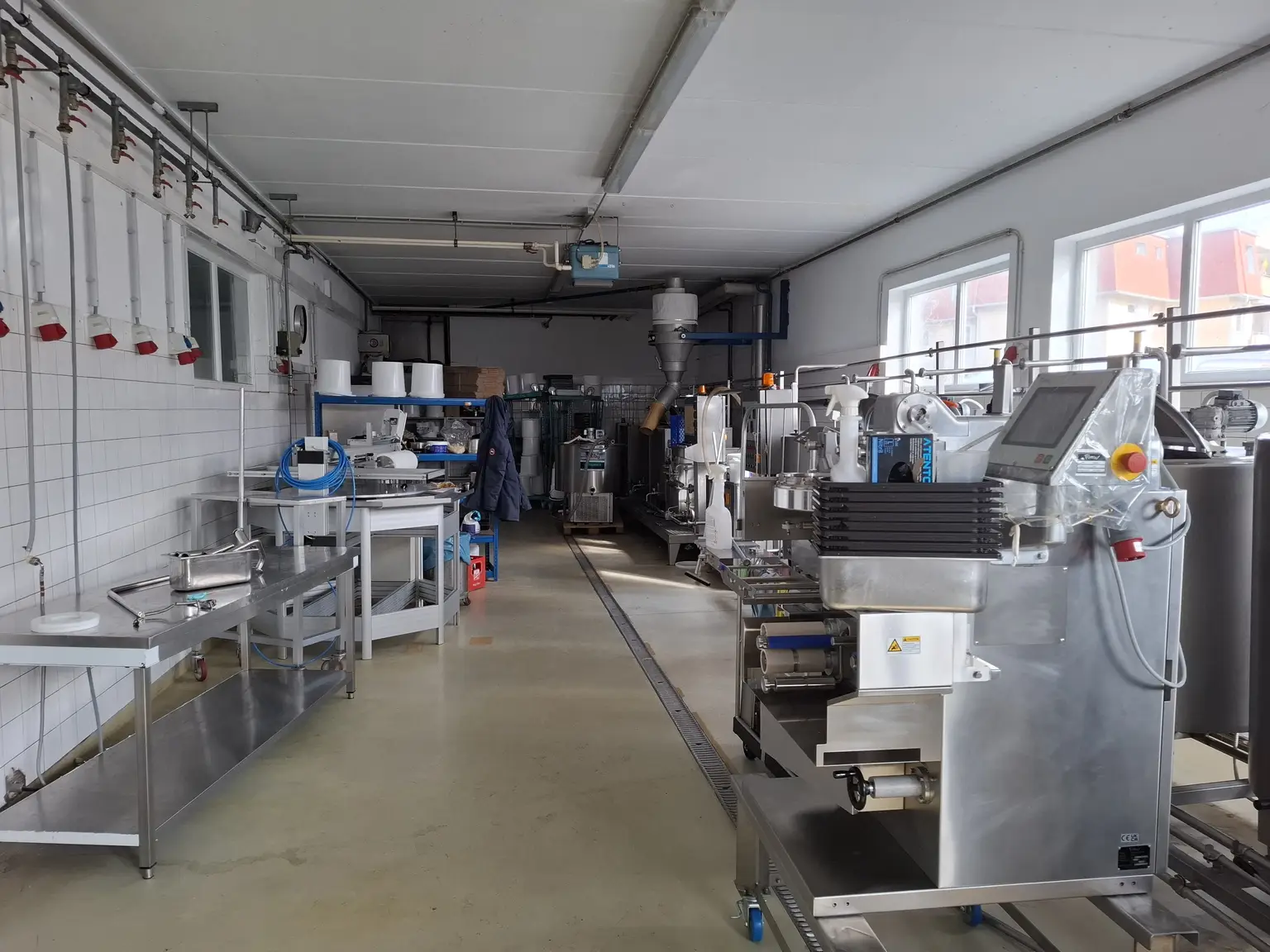 LAGER-PRODUKTIONSHALLE MIT GROSSZÜGIGER KÜHL UND TIEFKÜHLMÖGLICHKEIT GASTROTEL IMMOBILIEN