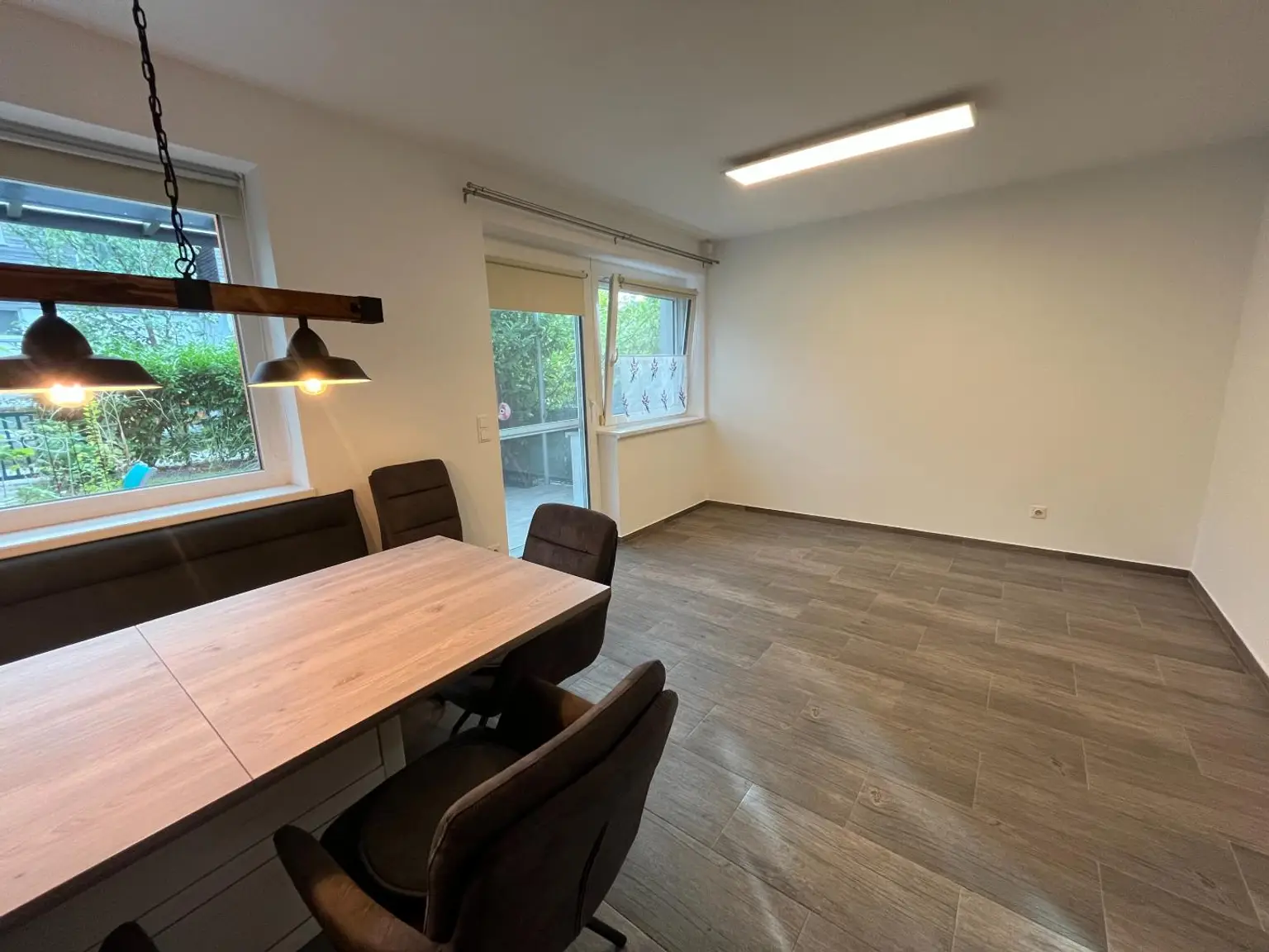 Modernisiertes wunderschönes Reihenhaus mit überdachter Terrasse und Garten