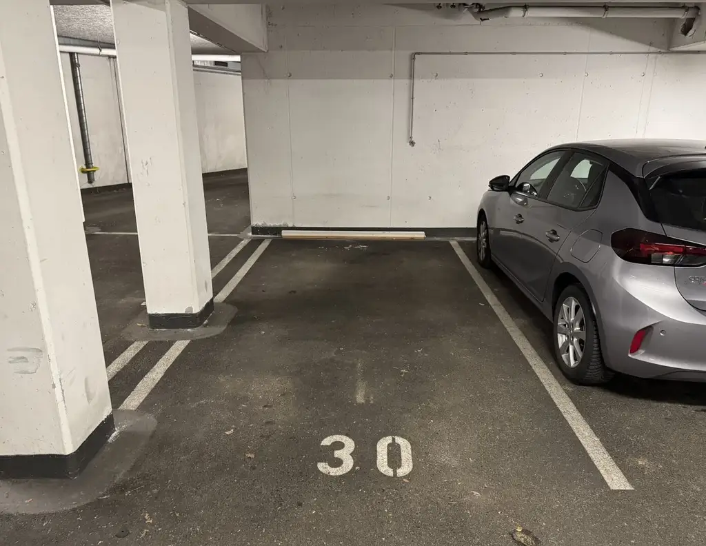 Sichern Sie sich Ihren Tiefgaragenstellplatz in Wels - nur 120 € Miete!