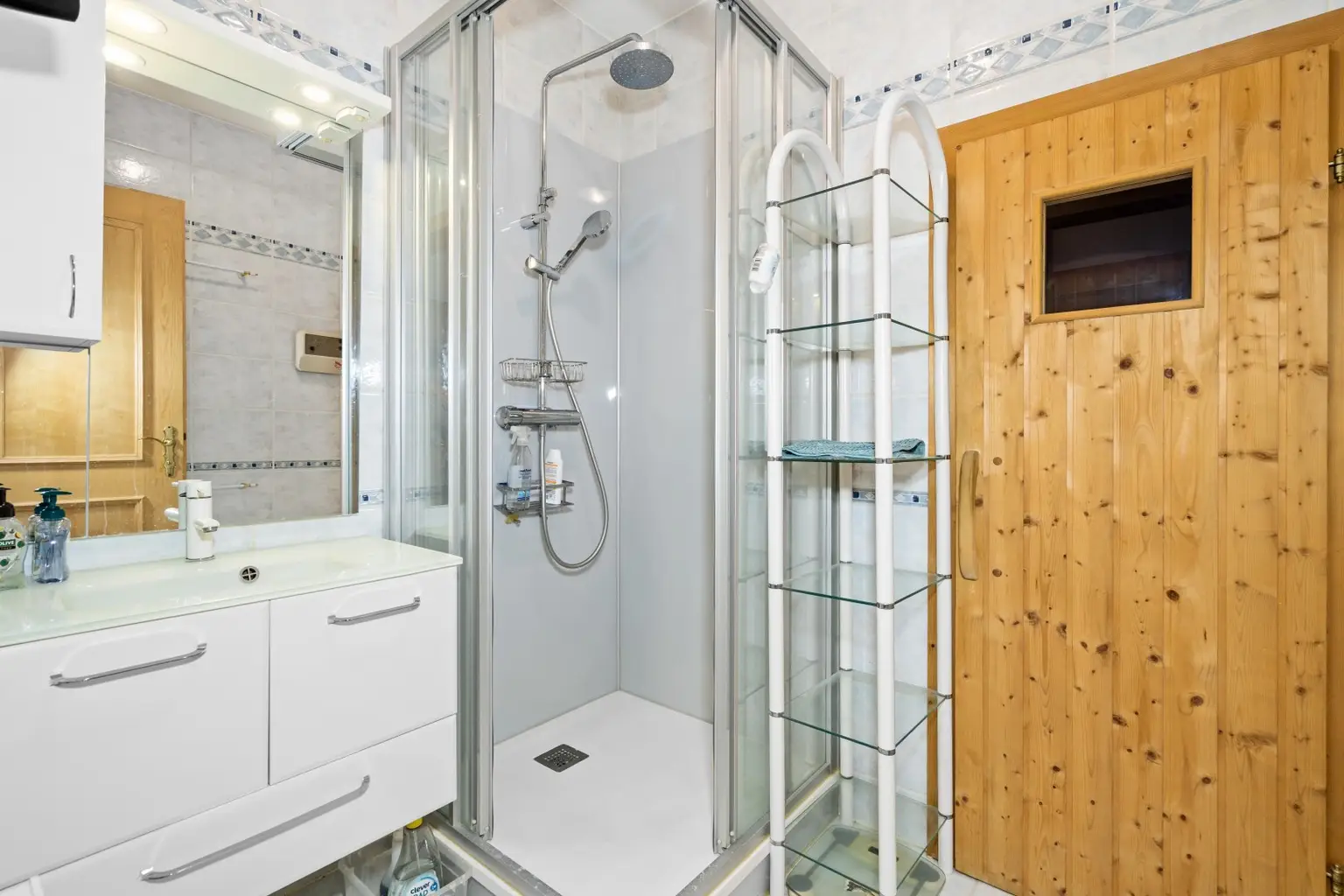 "Ihr privates Paradies in Gerasdorf! Traumhaus mit Pool, Garten & mehr!"