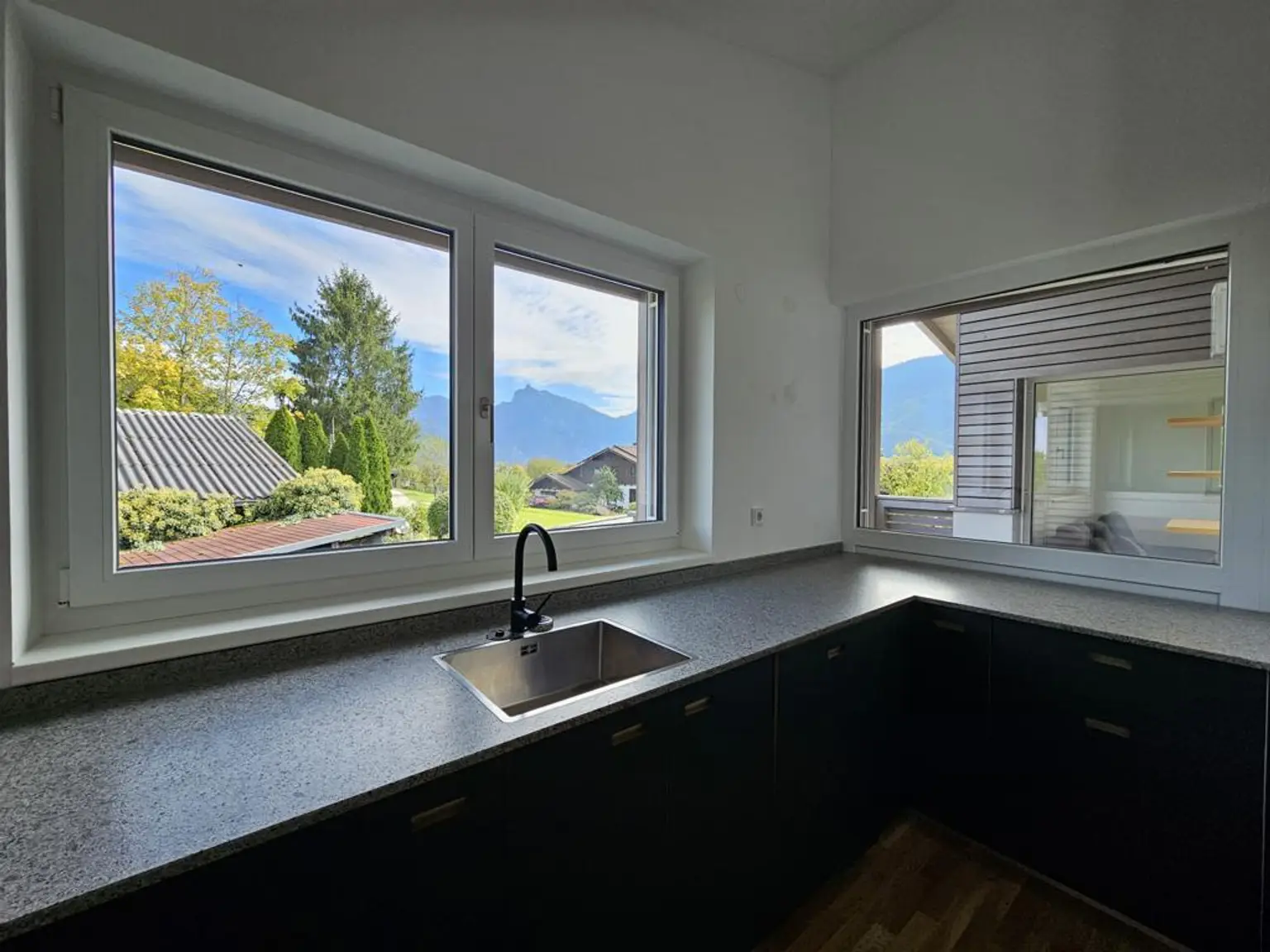 Exklusive 3-Zi.-DG-Wohnung mit Gebirgsblick in ruhiger Lage