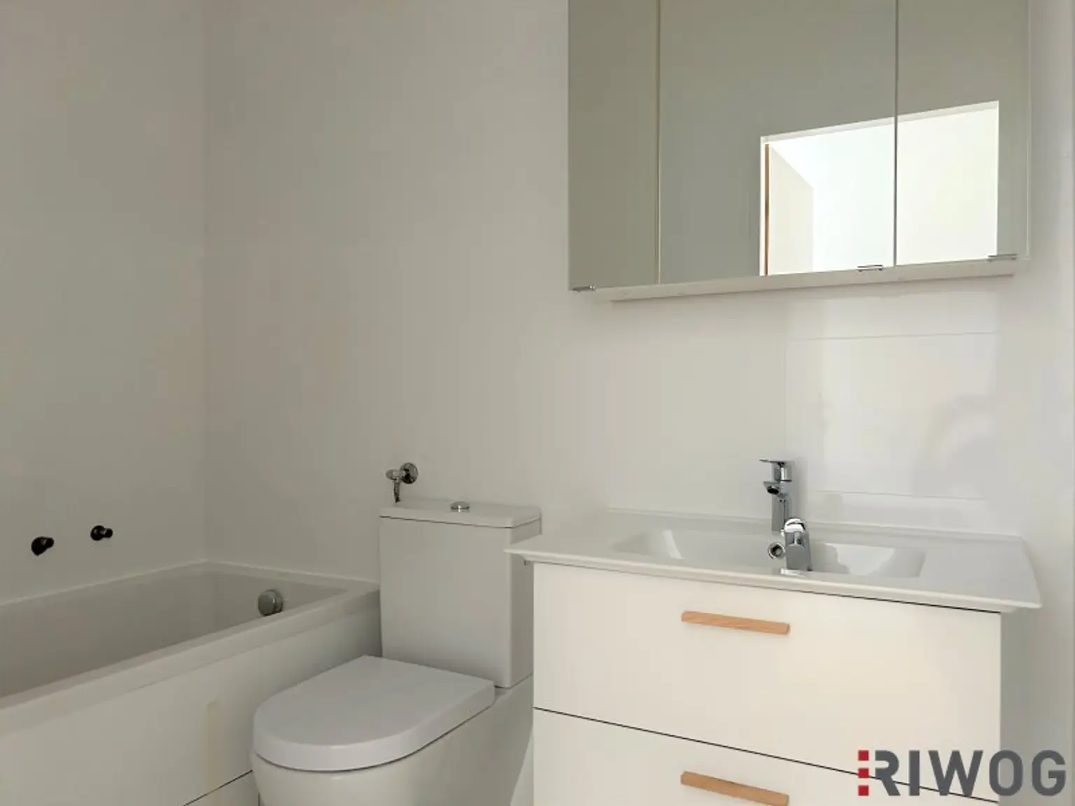 4-Zimmer mit separater Küche II 1. Stockwerk II WG-geeignet II Nähe AKH Wien, U6 Alser Straße und Campus der Uni Wien / Med Uni Wien