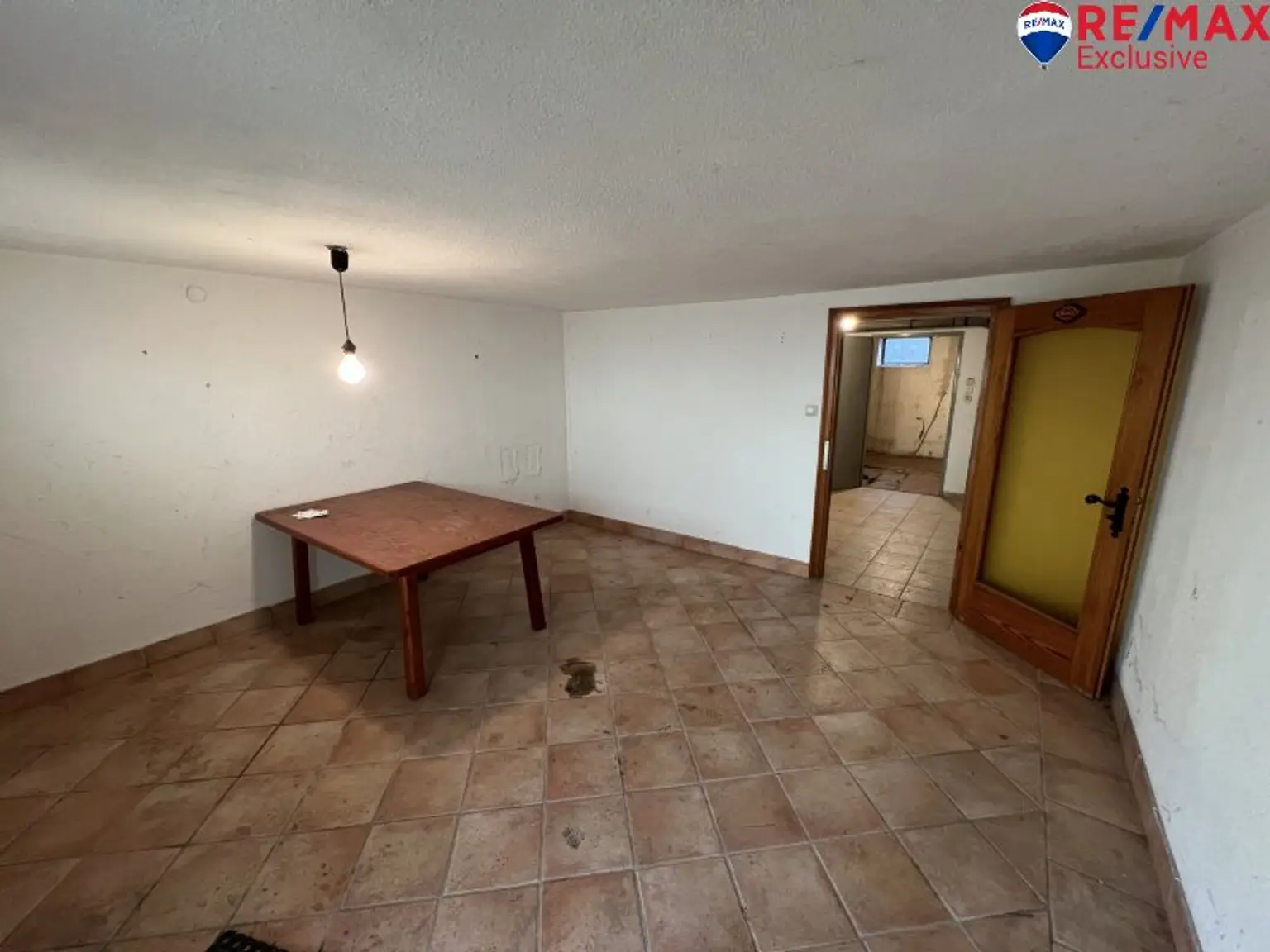 Der Hohen Wand und dem Schneeberg so nah! Sanierungsbedürftiges Einfamilienhaus mit Garten und Garage!