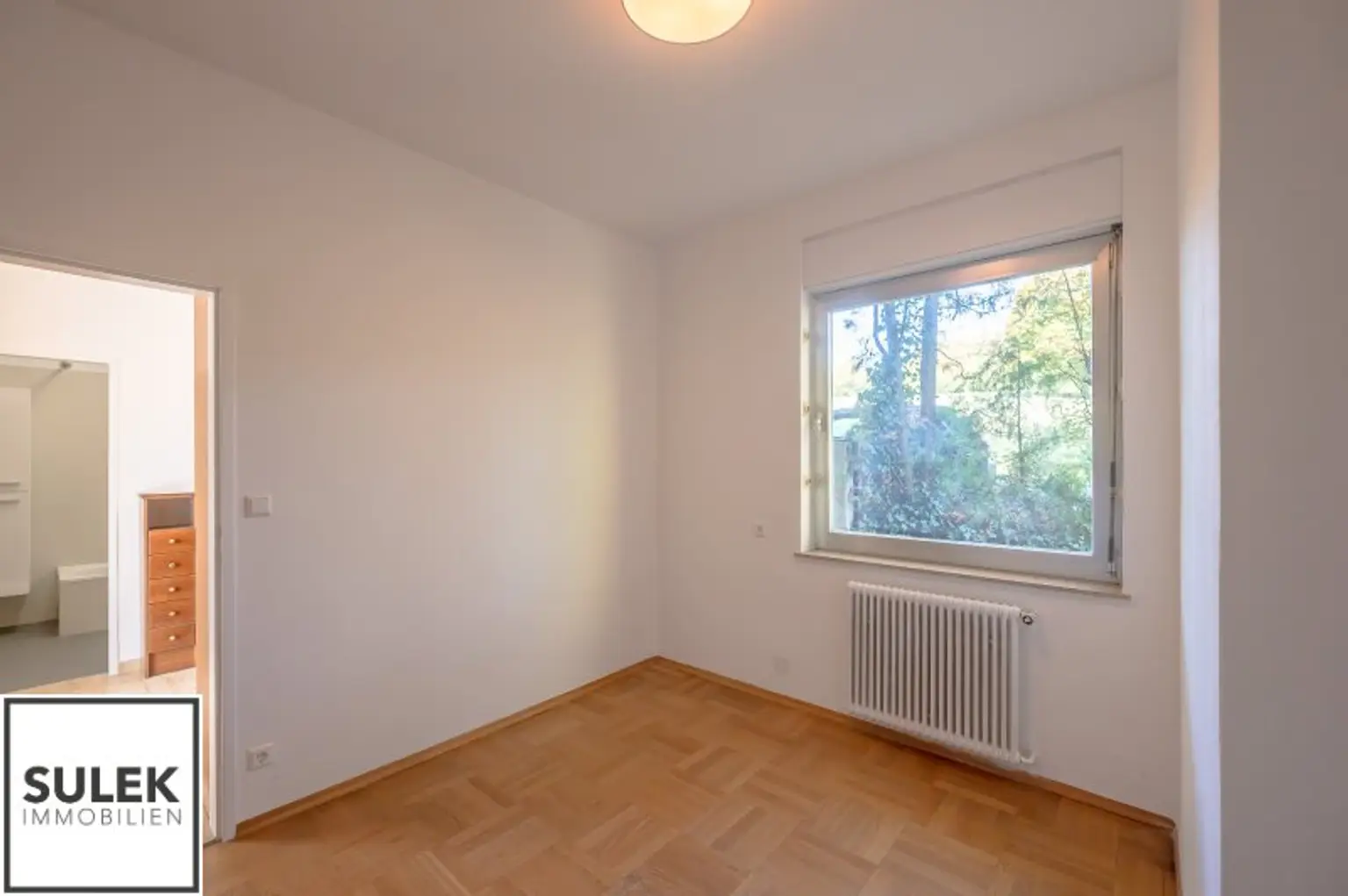 Erstbezug nach Sanierung: Großes Einfamilienhaus in einzigartiger Lage mit Weitblick und vielen Zimmern, Blick ins Grüne und in absoluter Ruhelage