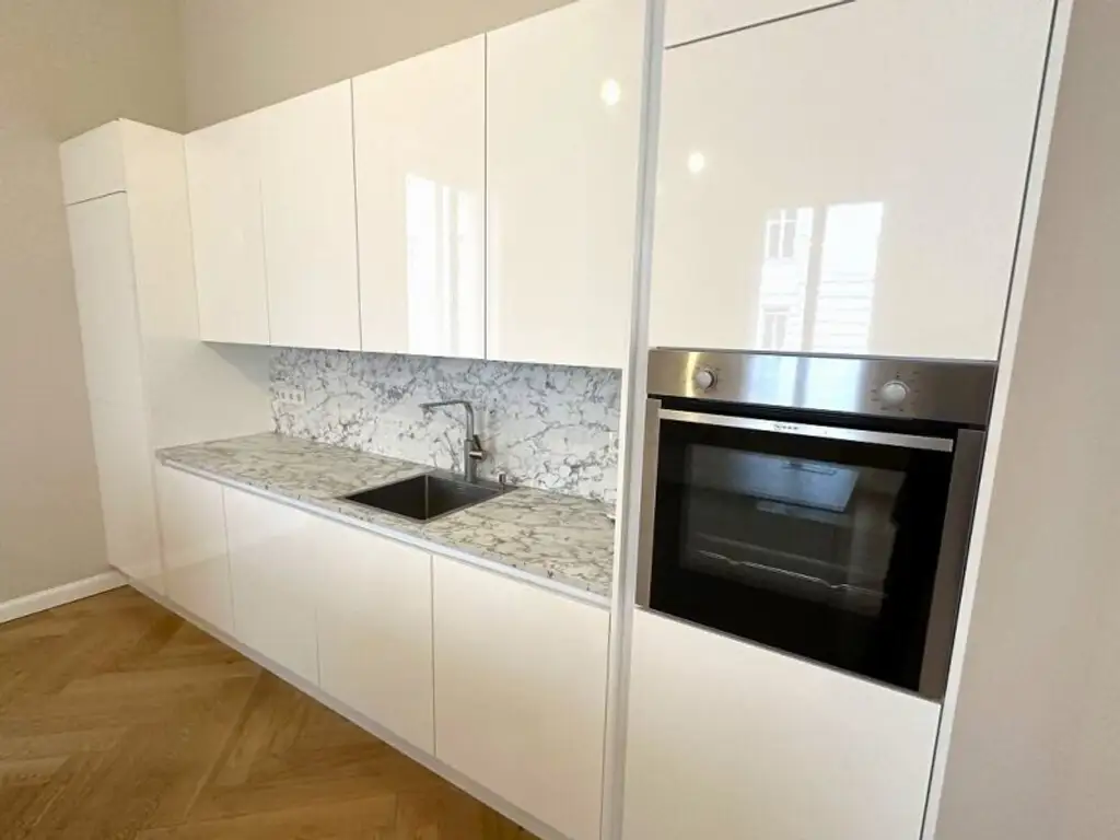 MÖLLWALDPLATZ, U1-NÄHE, 124 m2 ALTBAU, Wohnküche, 2 Zimmer, klimatisiert, 2 Bäder, Parketten, Loggia, 1. Liftstock, provisionsfrei