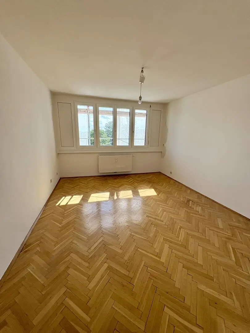 WG-geeignet, Top Lage: 3-Zimmer-Maisonette mit SW-Balkon - im 2.OG mit Lift