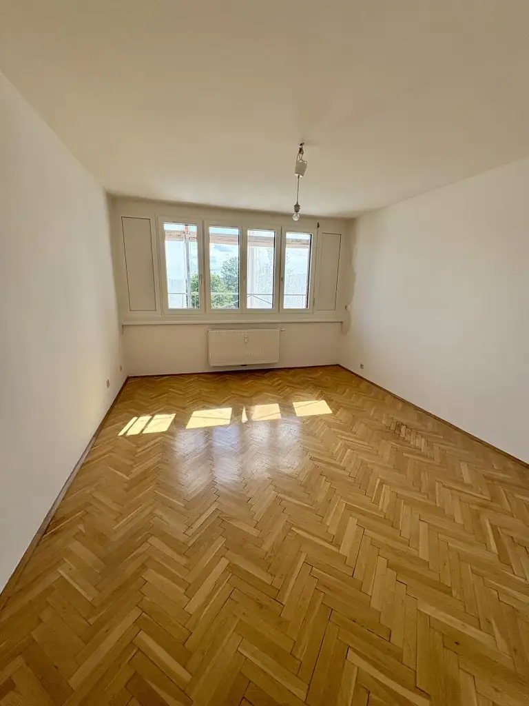 WG-geeignet, Top Lage: 3-Zimmer-Maisonette mit SW-Balkon - im 2.OG mit Lift