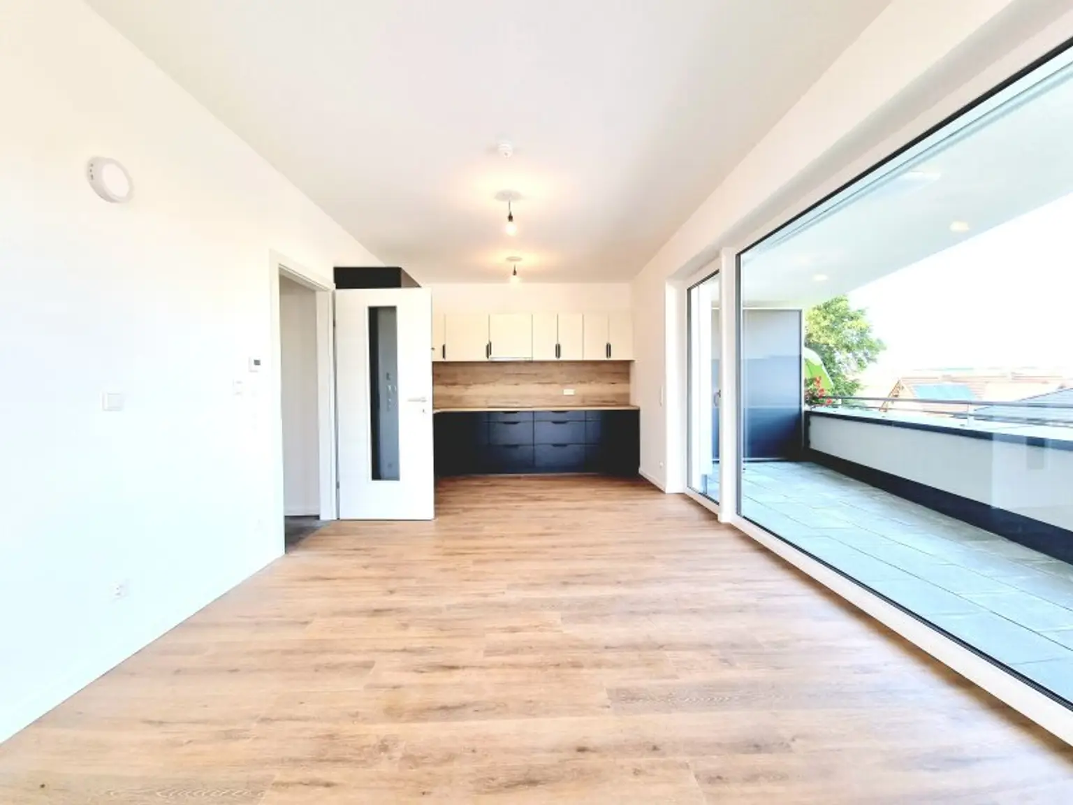Exklusive 3-Zimmer Wohnung | 68 m² + 22 m² Balkon | Carport inkludiert | € 899 Gesamtmiete