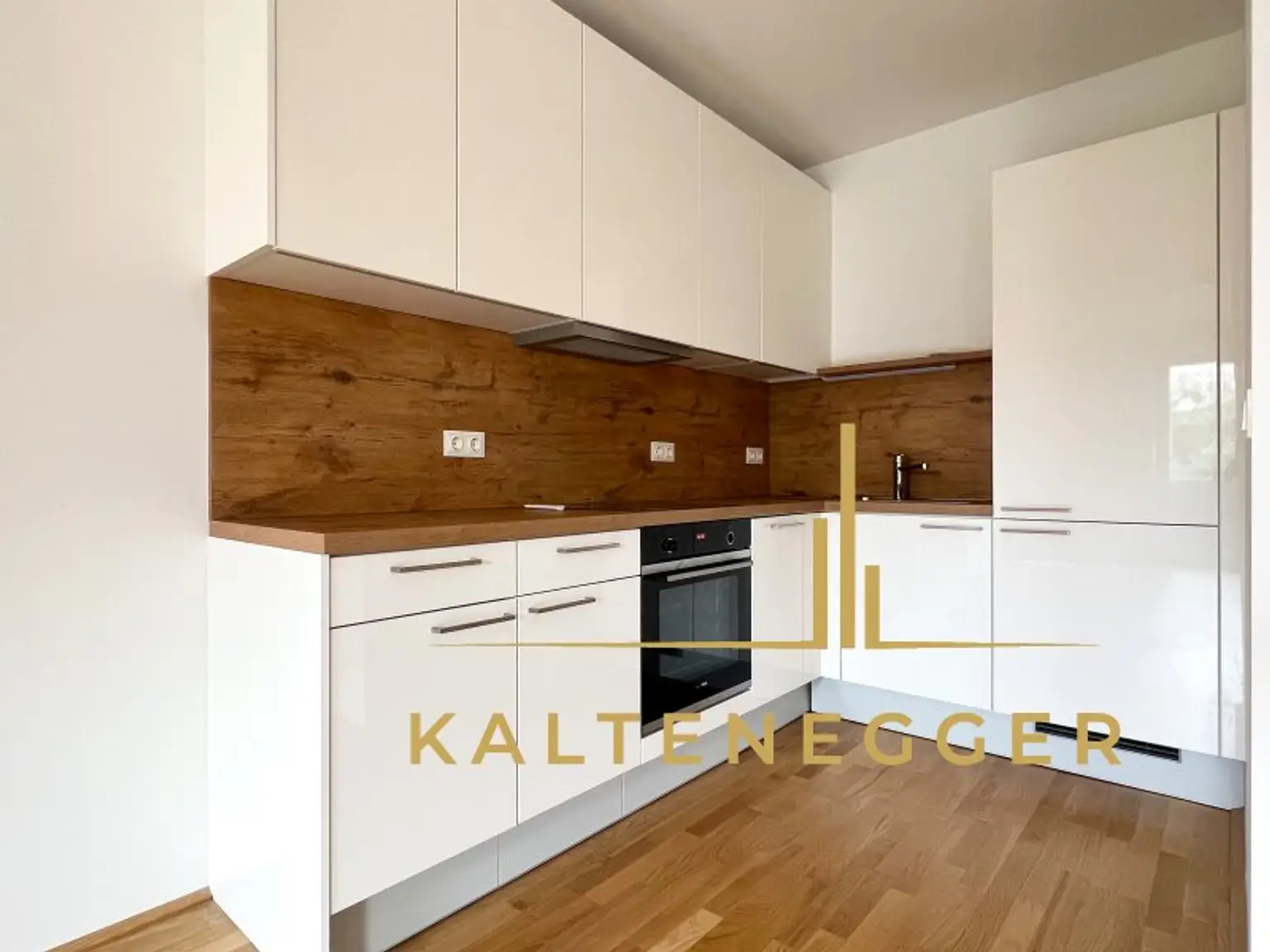 Komplette Küche mit hochwertigen Siemens Geräten