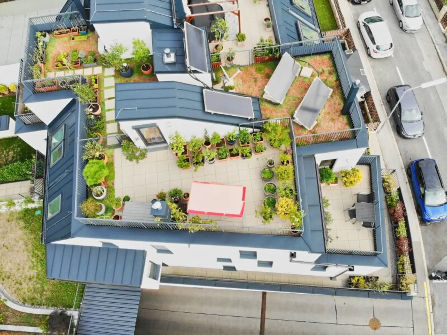 Exklusive 4-Zimmer Dachgeschosswohnung | private 39 m² Dachterrasse & Terrasse auf Wohnebene | Klimaanlage