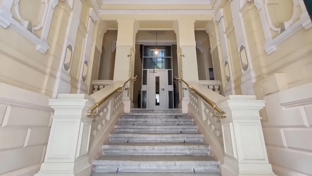 ! GEPFLEGTE 3 ZIMMER STILALTBAUHAUPTMIETE IN AKH-/UNI-/VOLKSOPERNNÄHE !