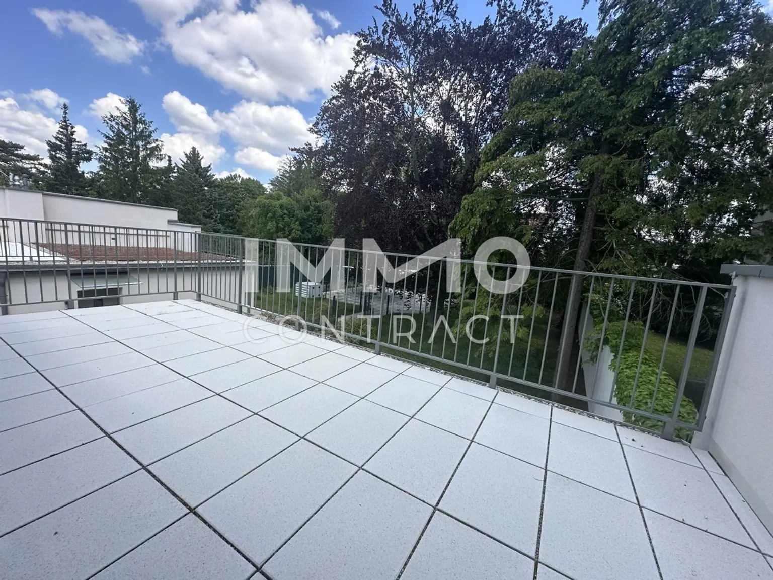 EIN WAHRES FAMILIENPARADIES - 4 ZIMMER MAISONETTE MIT GARTEN und BALKON!
