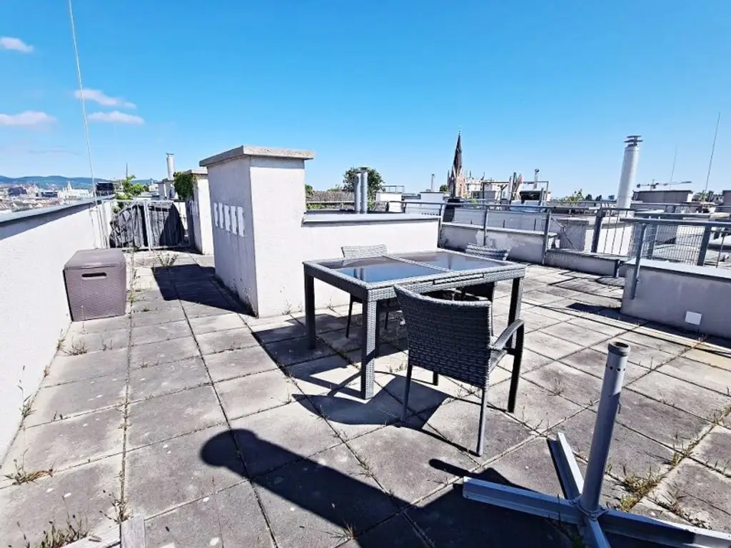 TERRASSENHIT, U1-NÄHE, 84 m2 Dachgeschoß mit 30 m2 Terrasse, 2 Zimmer, Wohnküche, 2 Bäder, Parketten, Viktorgasse