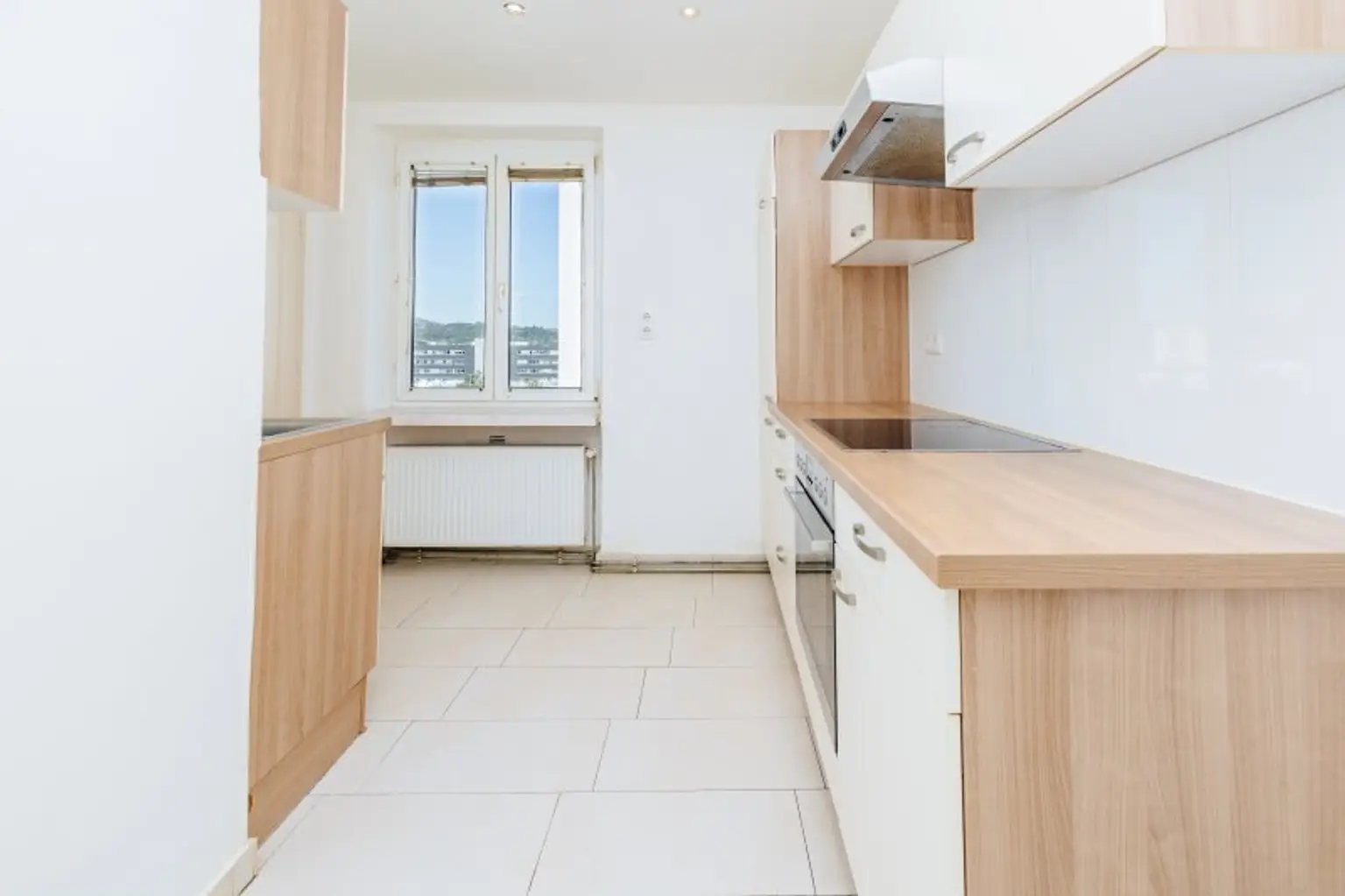 KEINE MAKLERGEBÜHR I MODERNISIERT I HOCHWERTIGE BADEWANNE I DESIGN-EINBAUKÜCHE I BAHNHOFSNAH I HAUSTIERFREUNDLICH I MODERNER WOHNSTIL I DURCHDACHTER GRUNDRISS I PROJEKT WOHNEN I