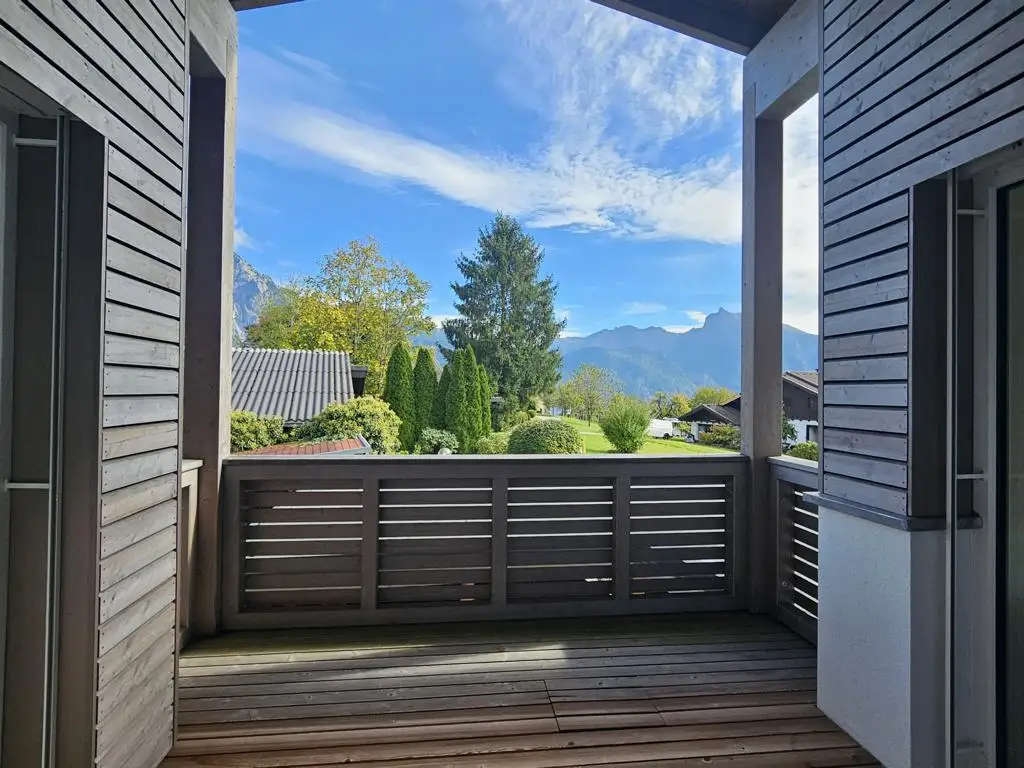 Exklusive 3-Zi.-DG-Wohnung mit Gebirgsblick in ruhiger Lage