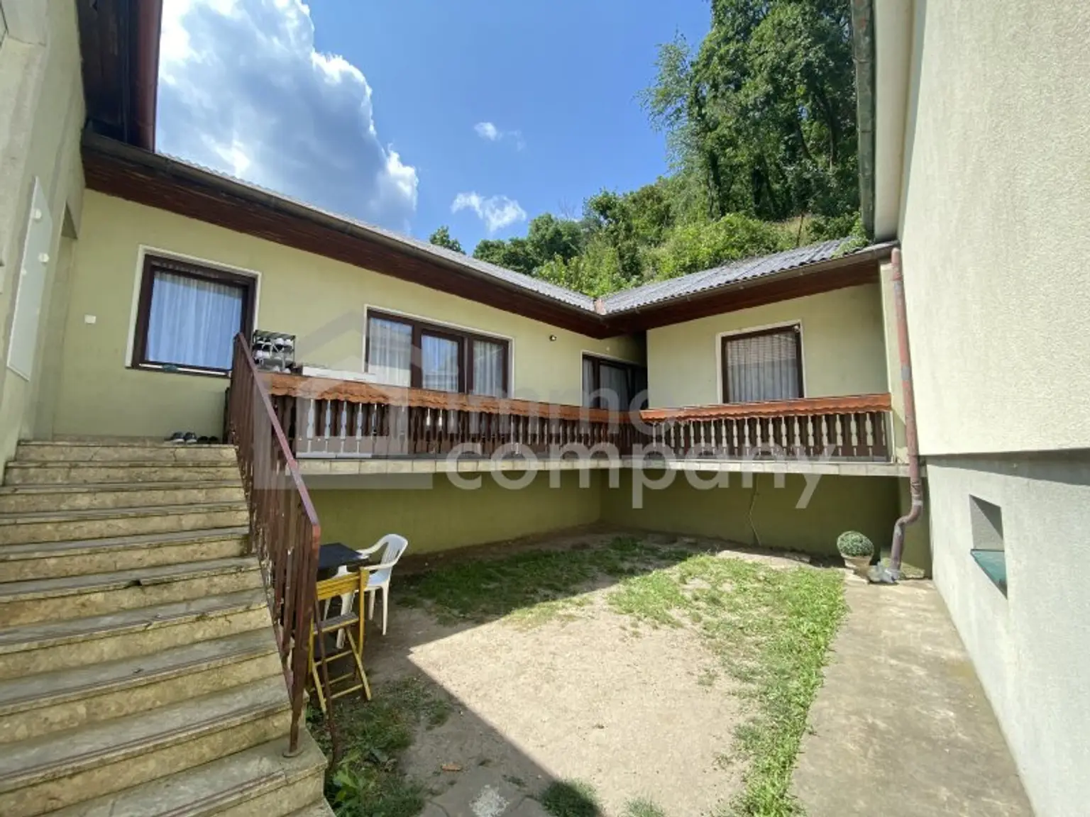 Ein- oder Mehrfamilienhaus mit viel Stauraum, einer großen Garage und einem eigenen Wald  - Wohnen im schönen Burgenland!