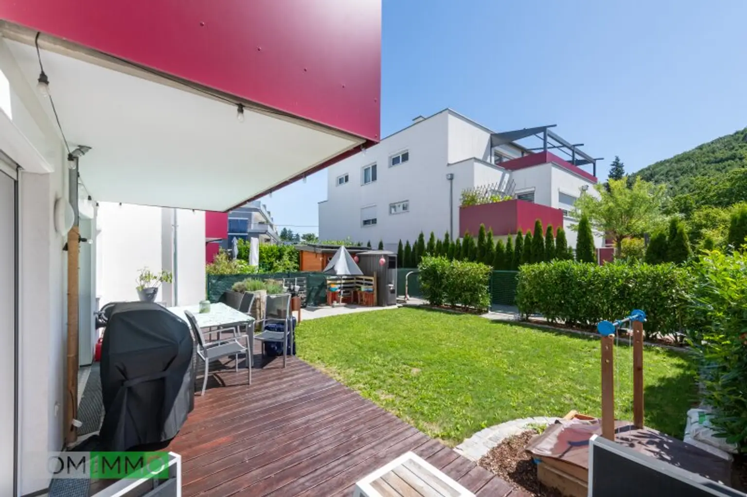 Neuwertige Gartenwohnung mit Terrasse & 2 Tiefgaragenplätzen – Wohnen im Grünen, nahe Wien