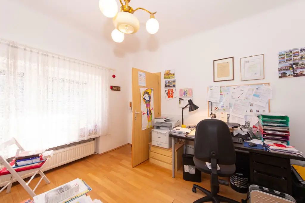 Großzügiges Einfamilienhaus mit viel Platz, hohem Potenzial und hoher Bebauungsdichte – Ideal für Familien oder Investoren