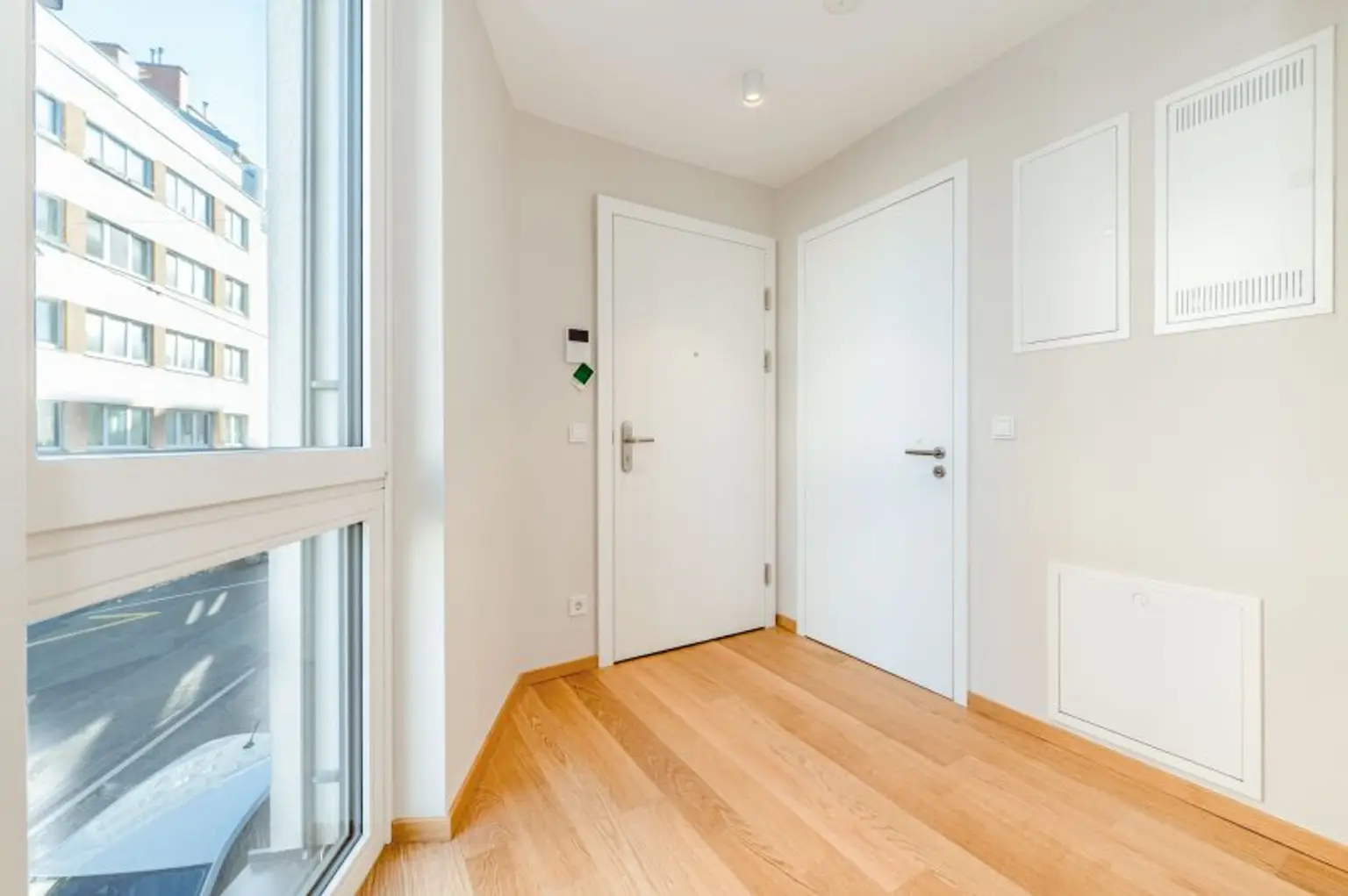 Erstbezug ab Februar! Nähe U6/U4! Helle 2-Zimmer-Wohnung mit Loggia zu vermieten!