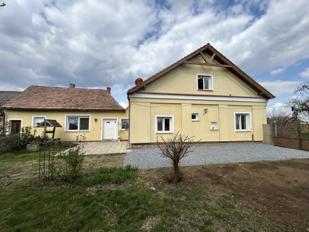 +++ Charmantes Landhaus mit großem Grundstück – in Szakony (Ungarn) +++