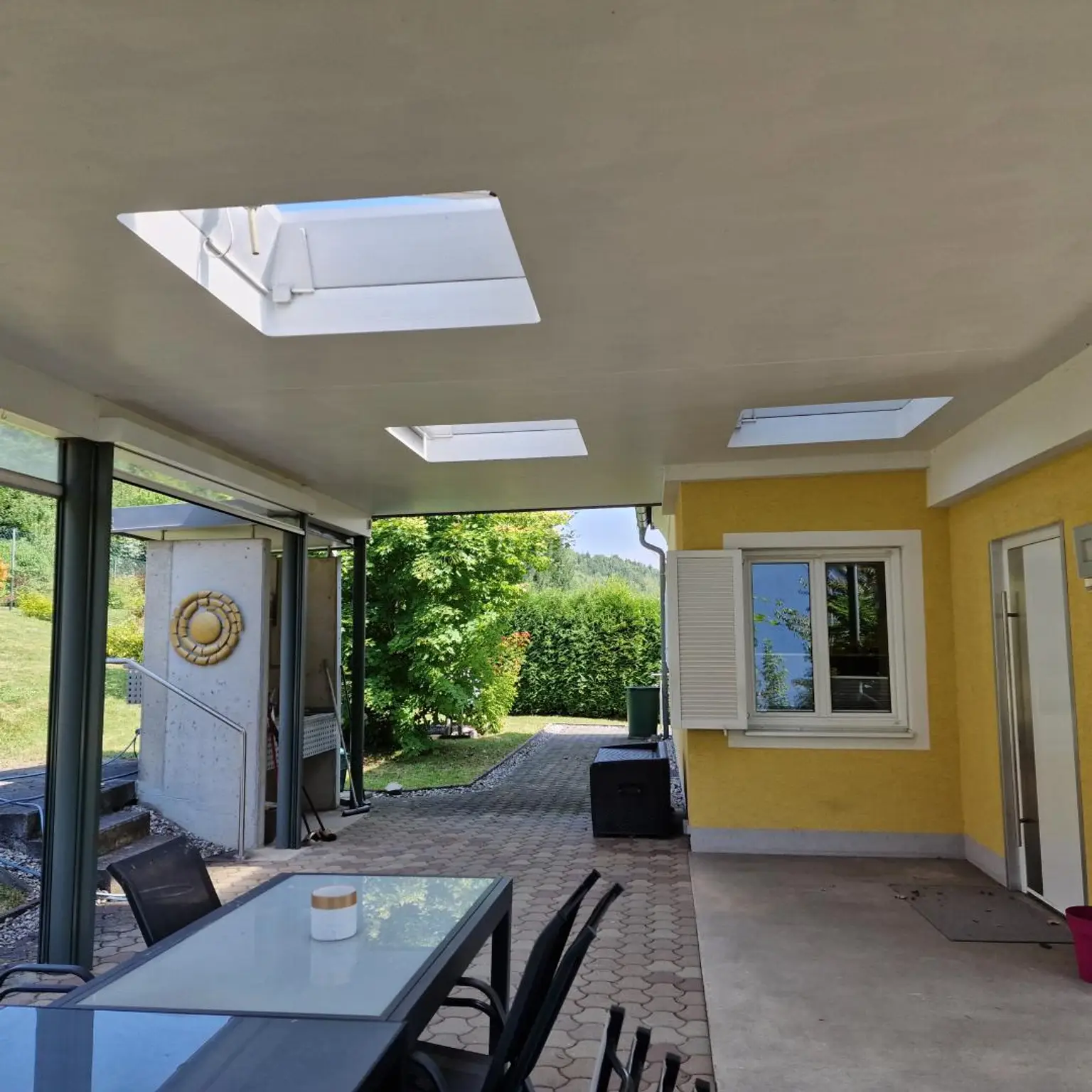 Einziehen und genießen! Sonniges Einfamilienhaus mit Doppelgarage, Terrasse uvm