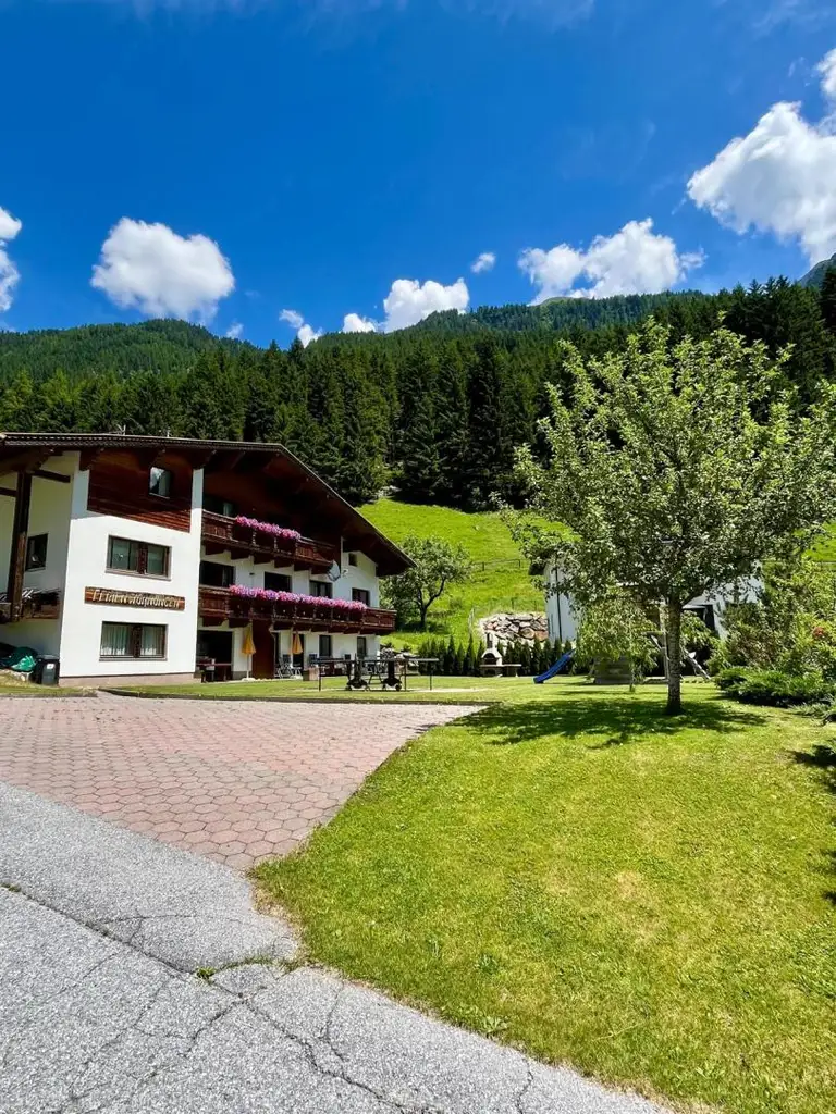 Natur, Ruhe & Ferienwohnungen – Ihr neues Zuhause!